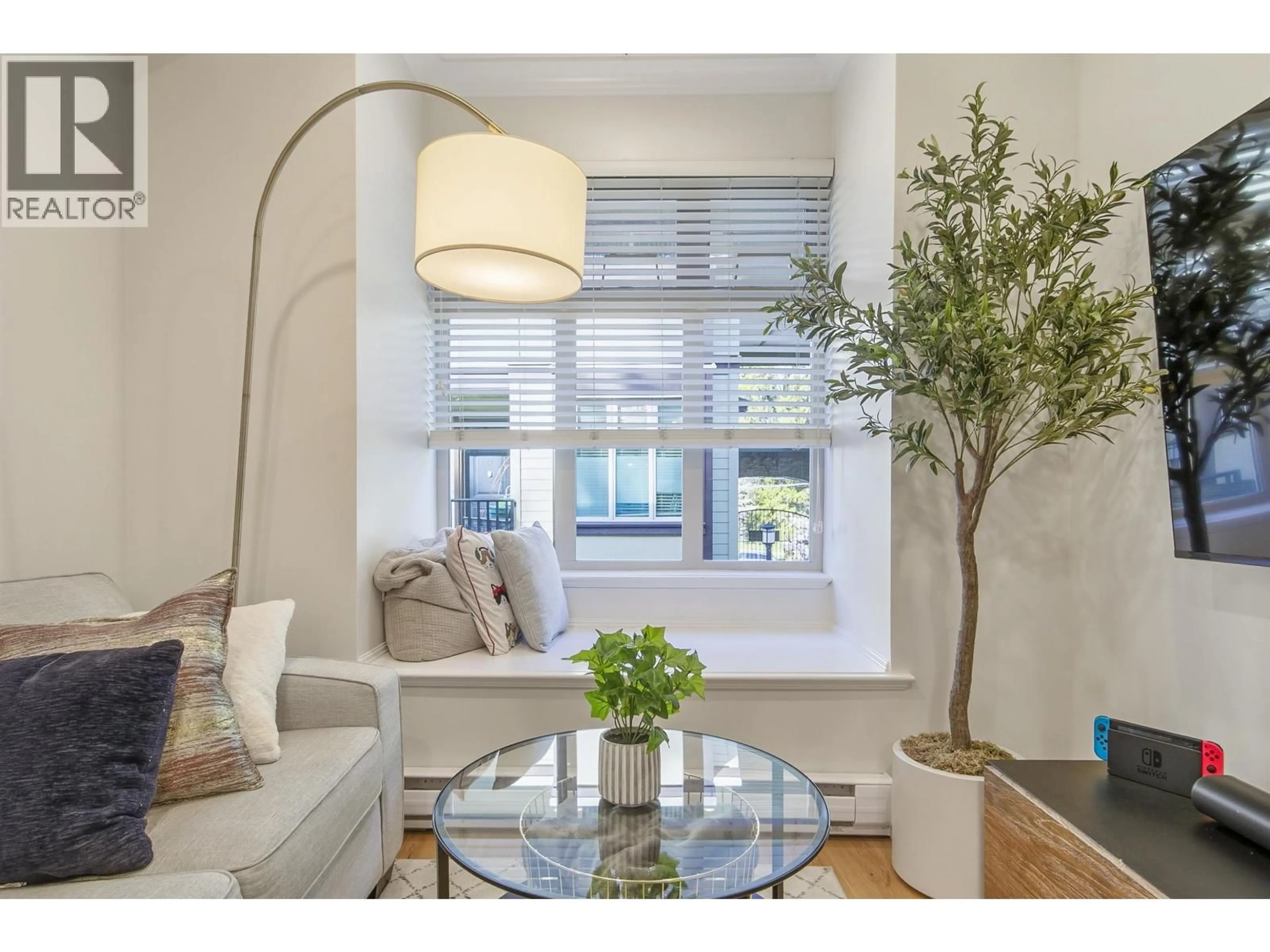 Living room with furniture, unknown for 219 - 5588 PATTERSON AVENUE, Burnaby British Columbia V5H0A7