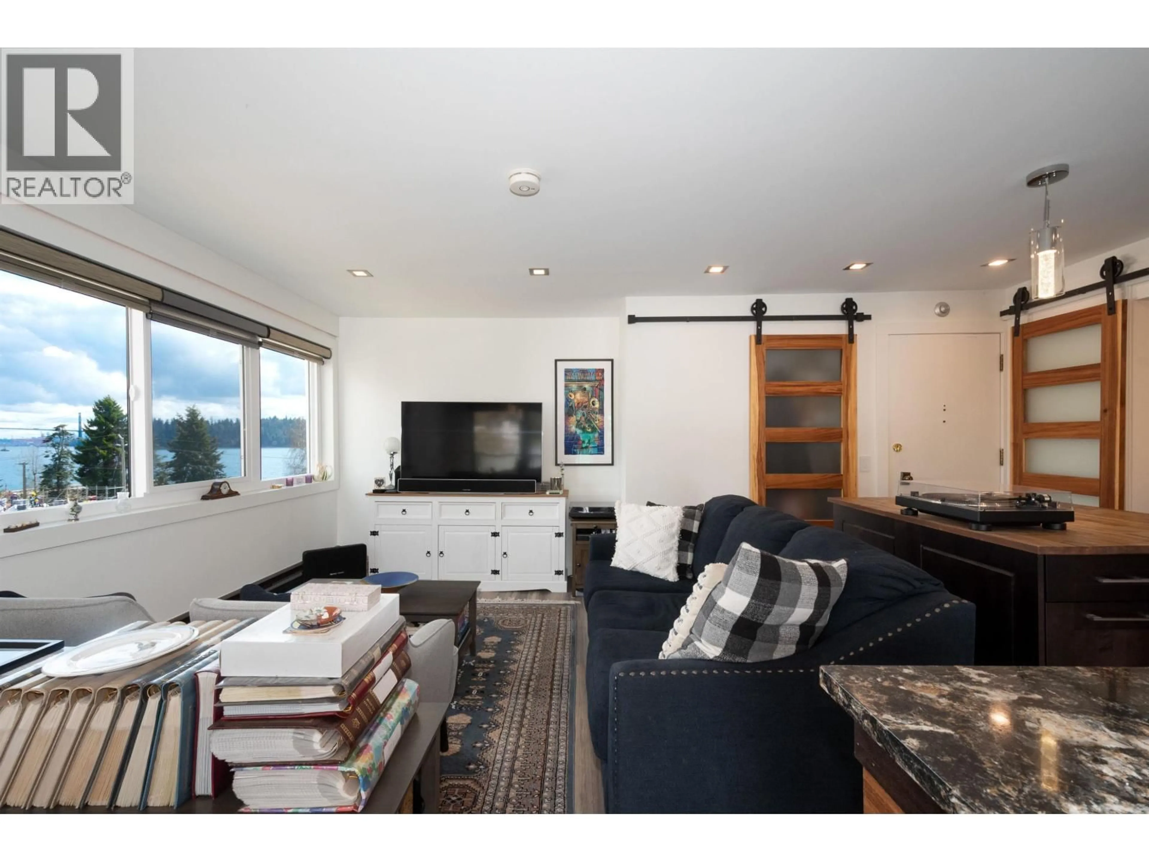Living room with furniture, wood/laminate floor for 303 - 1845 BELLEVUE AVENUE, West Vancouver British Columbia V7V1B2