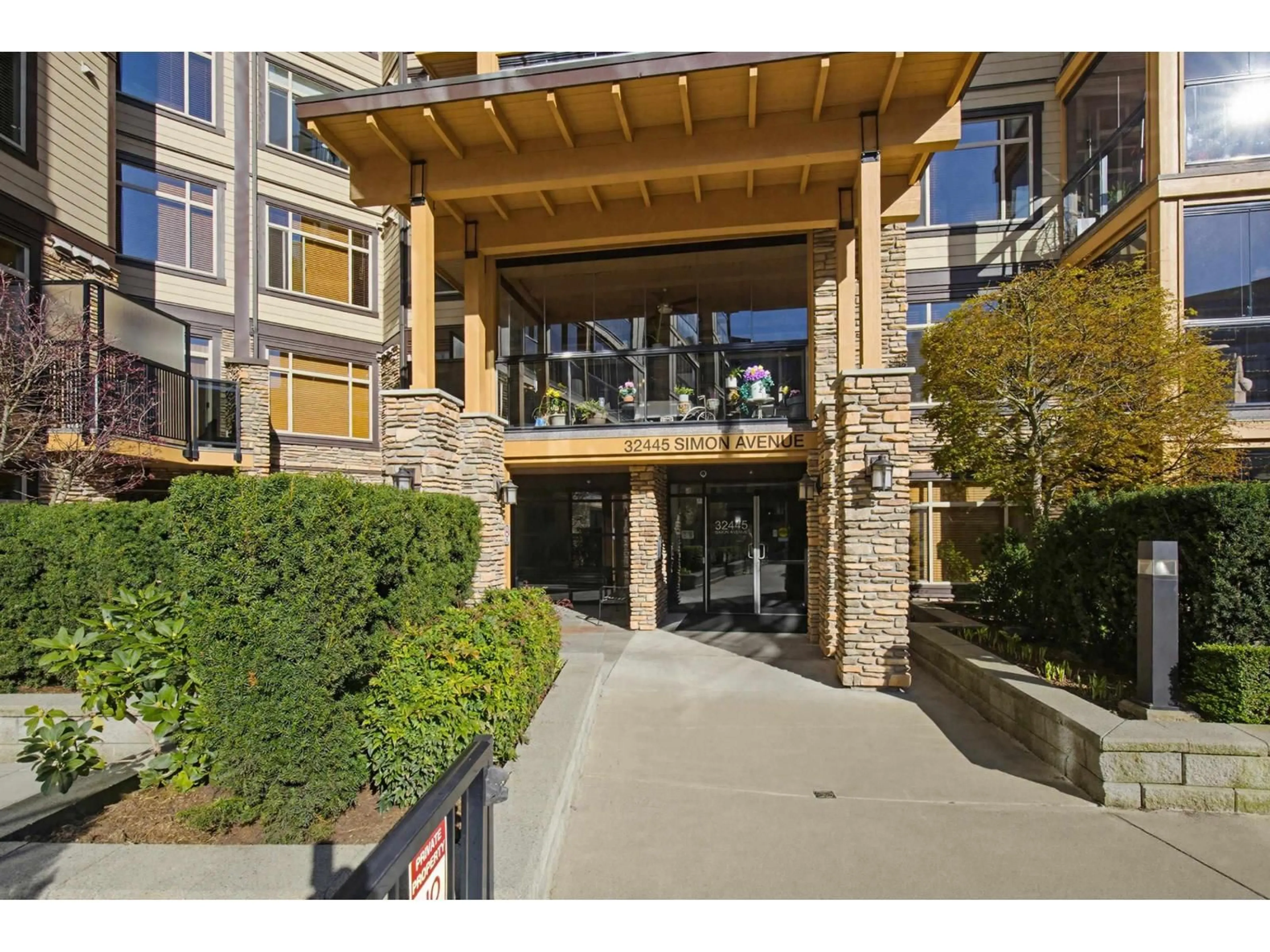 Indoor foyer for 401 - 32445 SIMON AVENUE, Abbotsford British Columbia V2T0G7