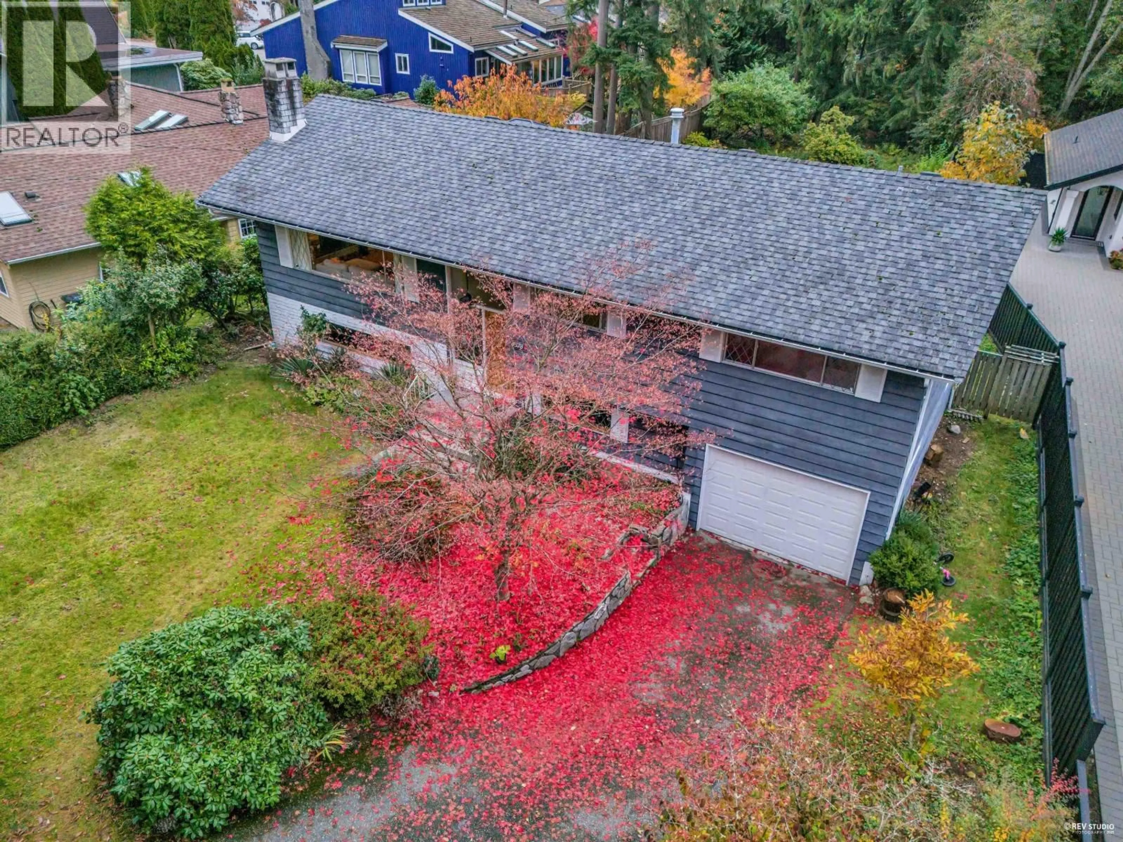 A pic from outside/outdoor area/front of a property/back of a property/a pic from drone, street for 4578 CAPILANO ROAD, North Vancouver British Columbia V7R4K3