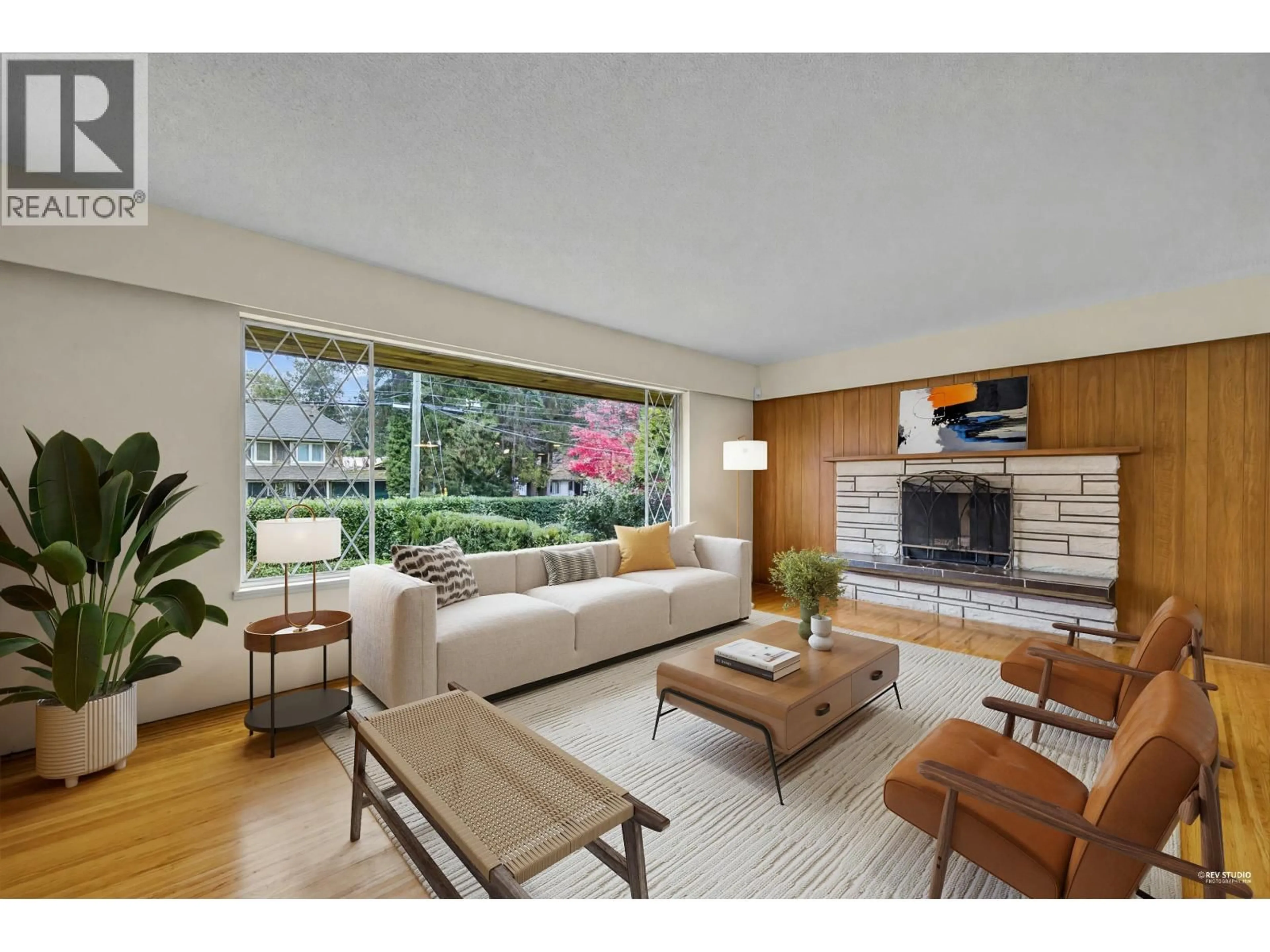 Living room with furniture, unknown for 4578 CAPILANO ROAD, North Vancouver British Columbia V7R4K3