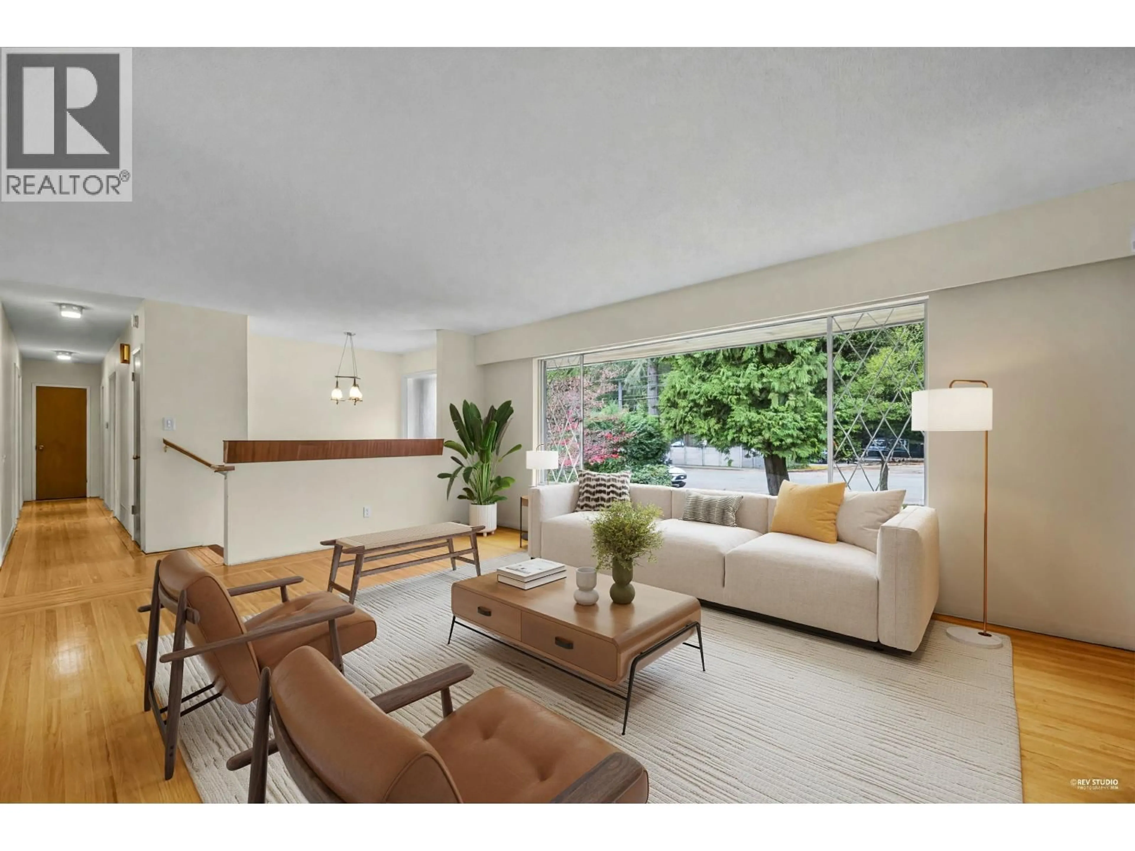 Living room with furniture, unknown for 4578 CAPILANO ROAD, North Vancouver British Columbia V7R4K3