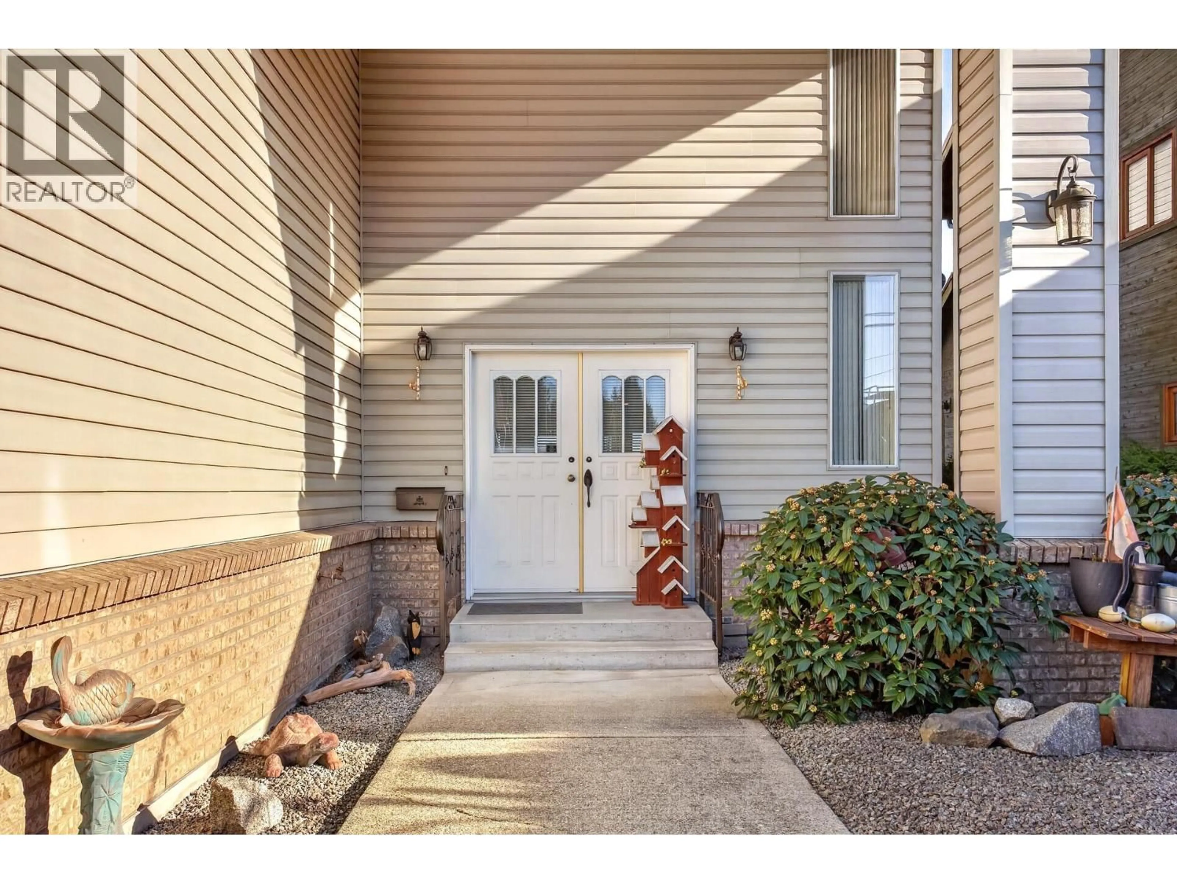 Indoor entryway for 20346 WHARF STREET, Maple Ridge British Columbia V2X1Z3