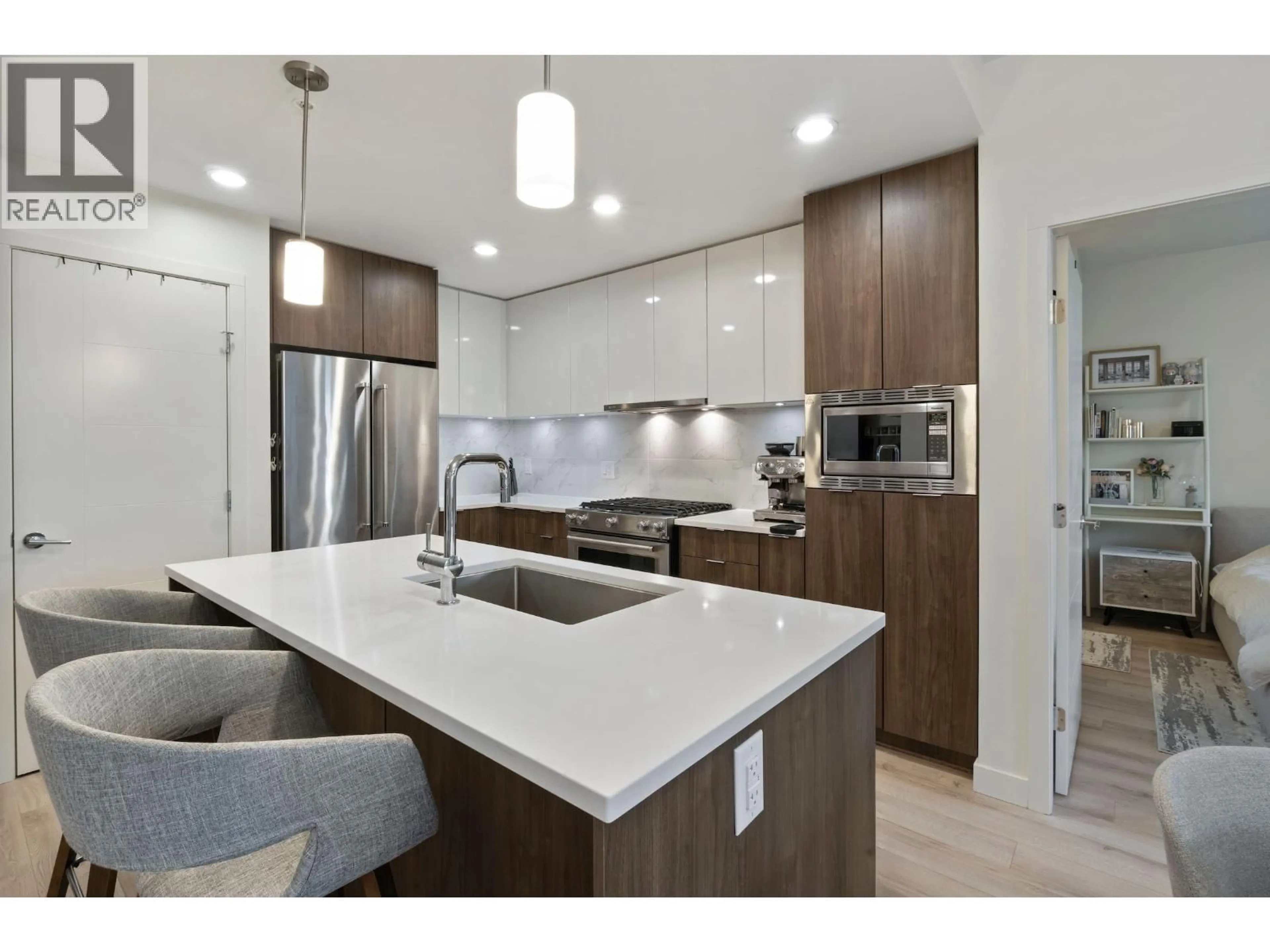 Open concept kitchen, unknown for 214 - 2188 MADISON AVENUE, Burnaby British Columbia V5C0J8