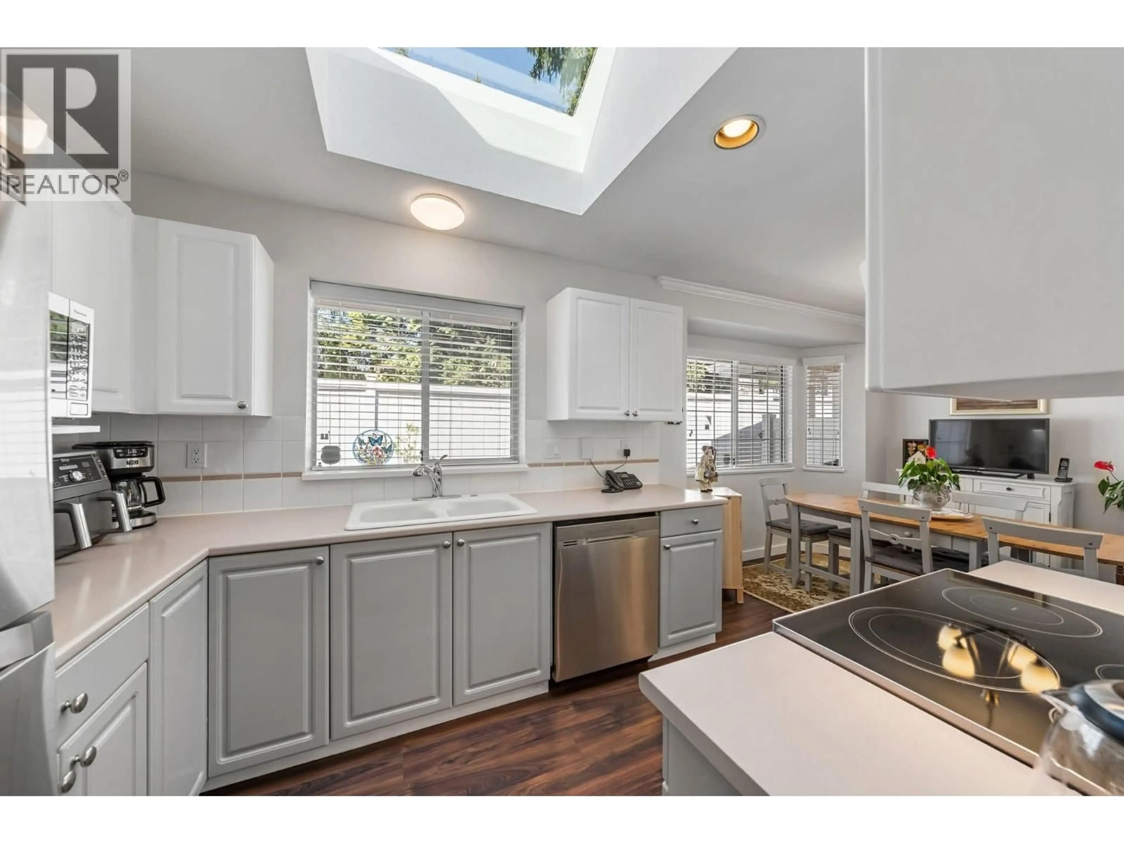 Open concept kitchen, ceramic/tile floor for 5 - 11950 LAITY STREET, Maple Ridge British Columbia V2X5A6