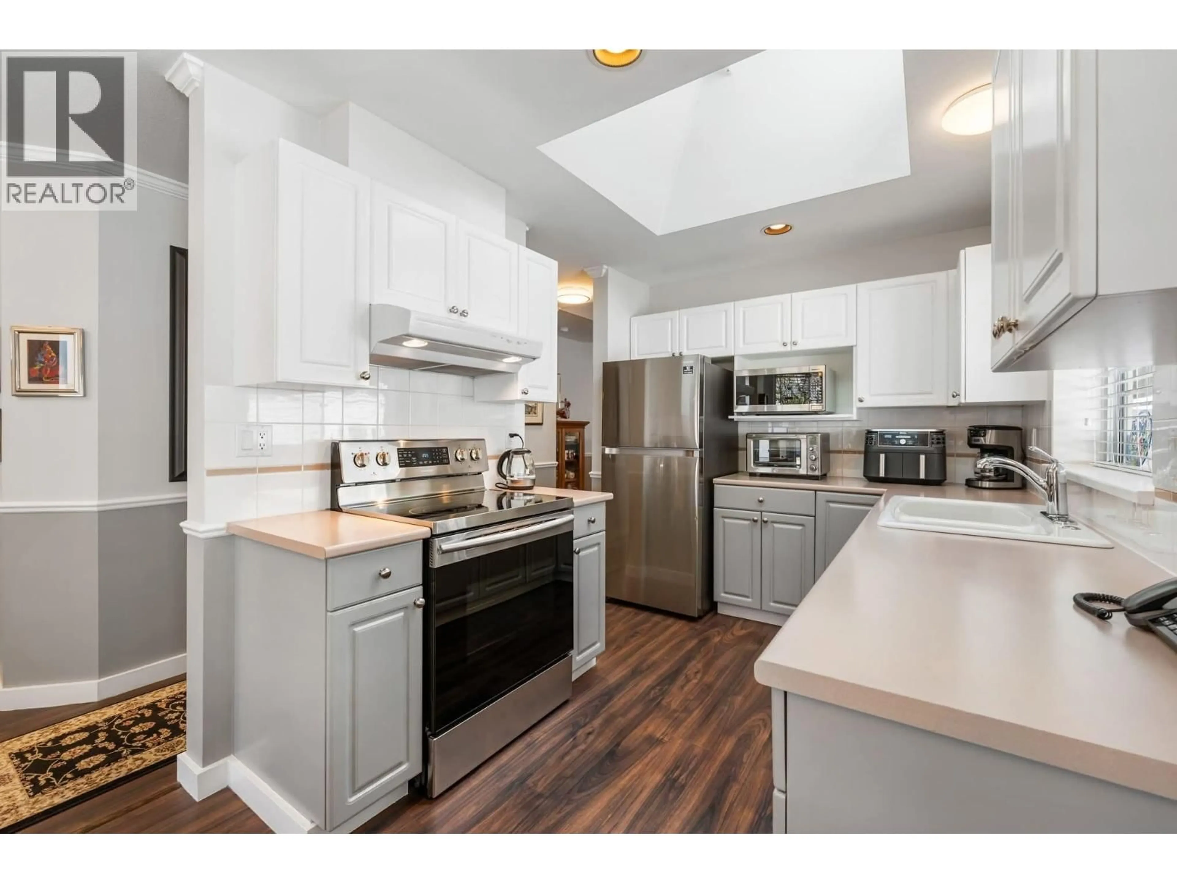 Open concept kitchen, wood/laminate floor for 5 - 11950 LAITY STREET, Maple Ridge British Columbia V2X5A6