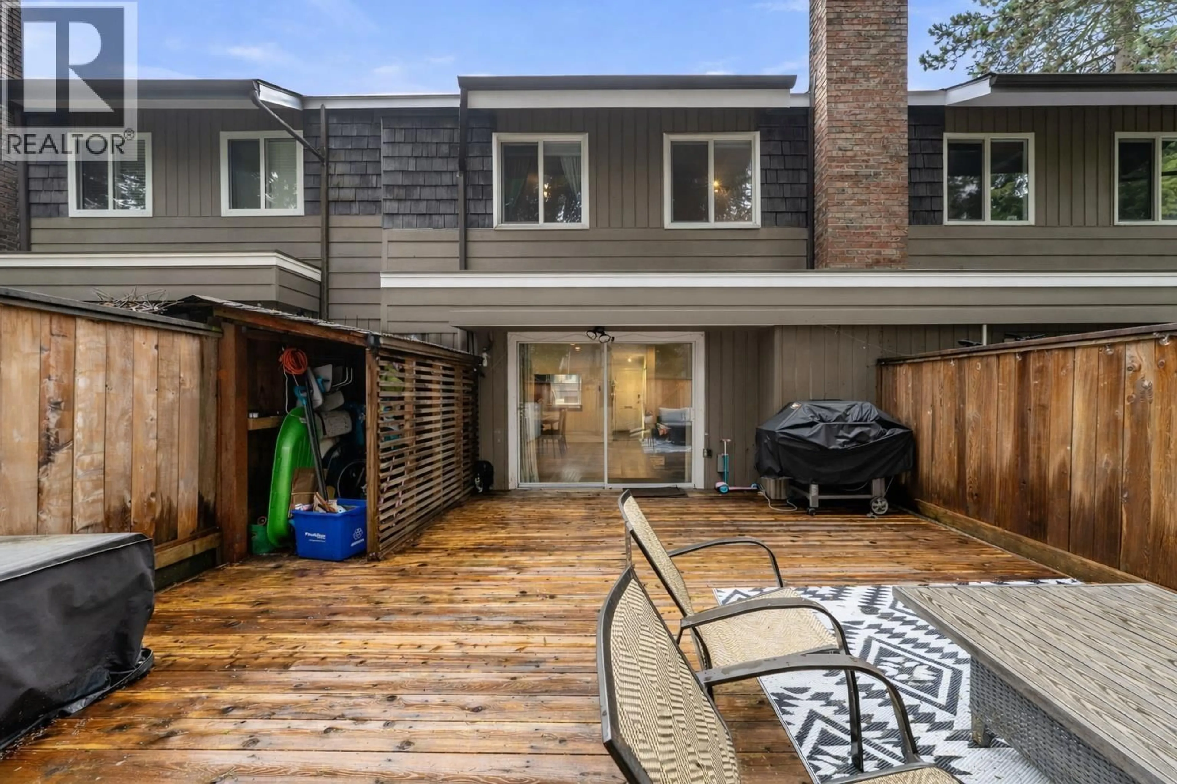 Patio, street for 2315 MOUNTAIN HIGHWAY, North Vancouver British Columbia V7J2N2