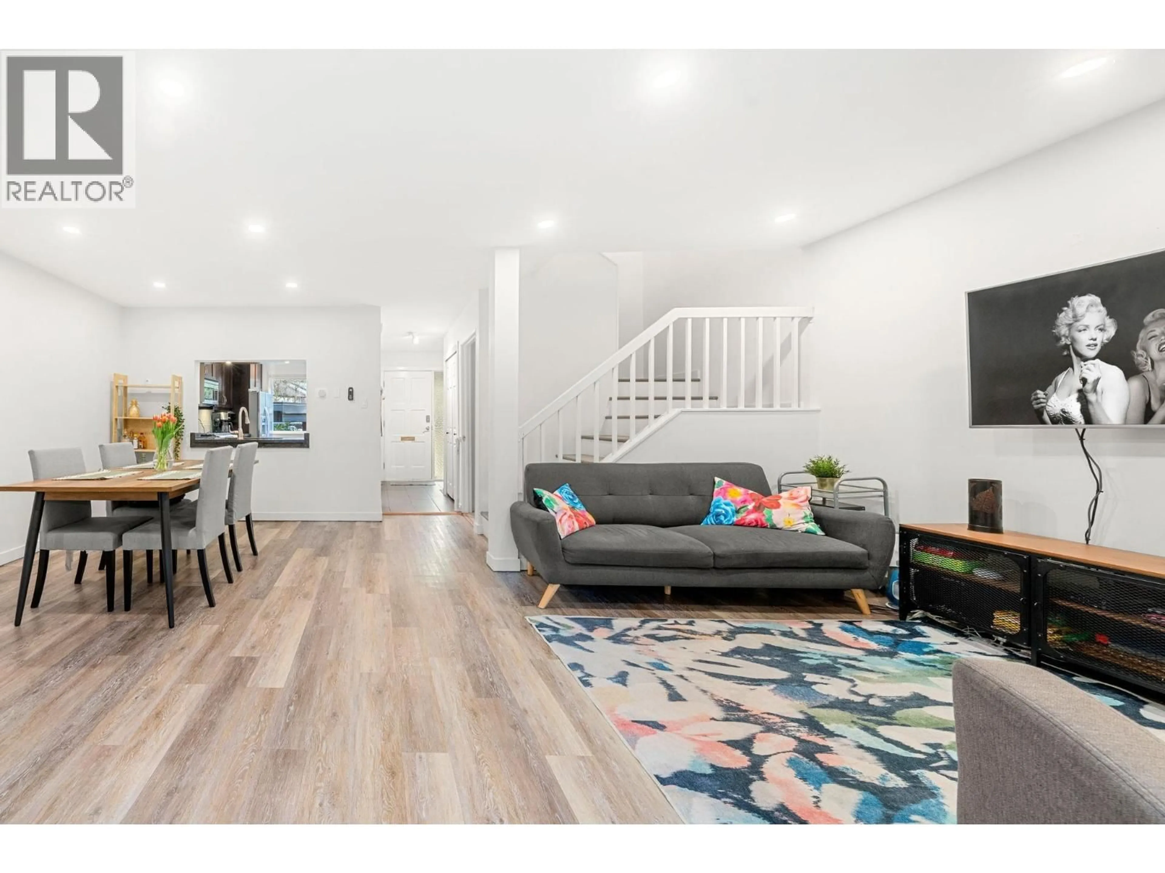 Living room with furniture, wood/laminate floor for 2315 MOUNTAIN HIGHWAY, North Vancouver British Columbia V7J2N2