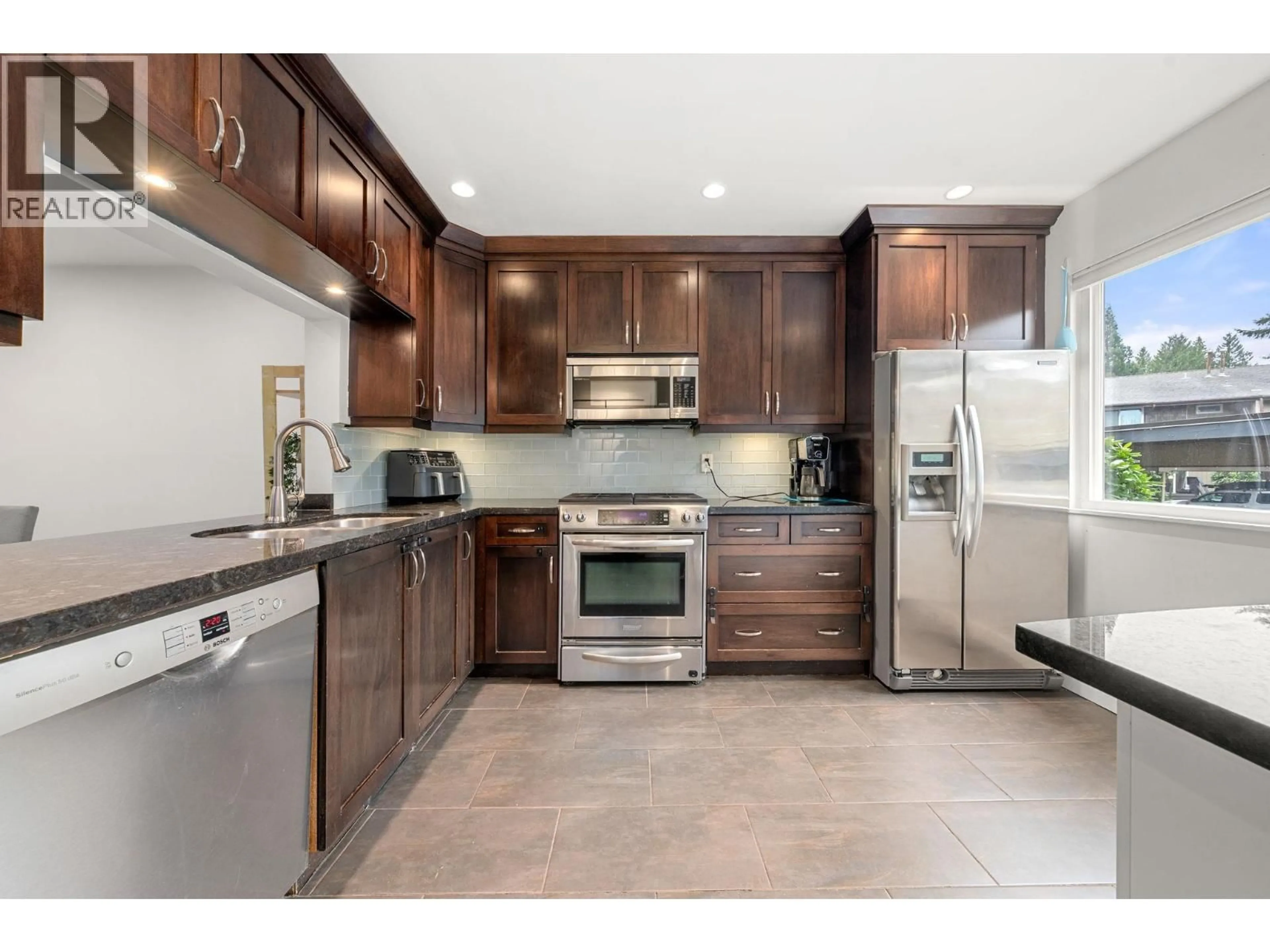 Open concept kitchen, ceramic/tile floor for 2315 MOUNTAIN HIGHWAY, North Vancouver British Columbia V7J2N2