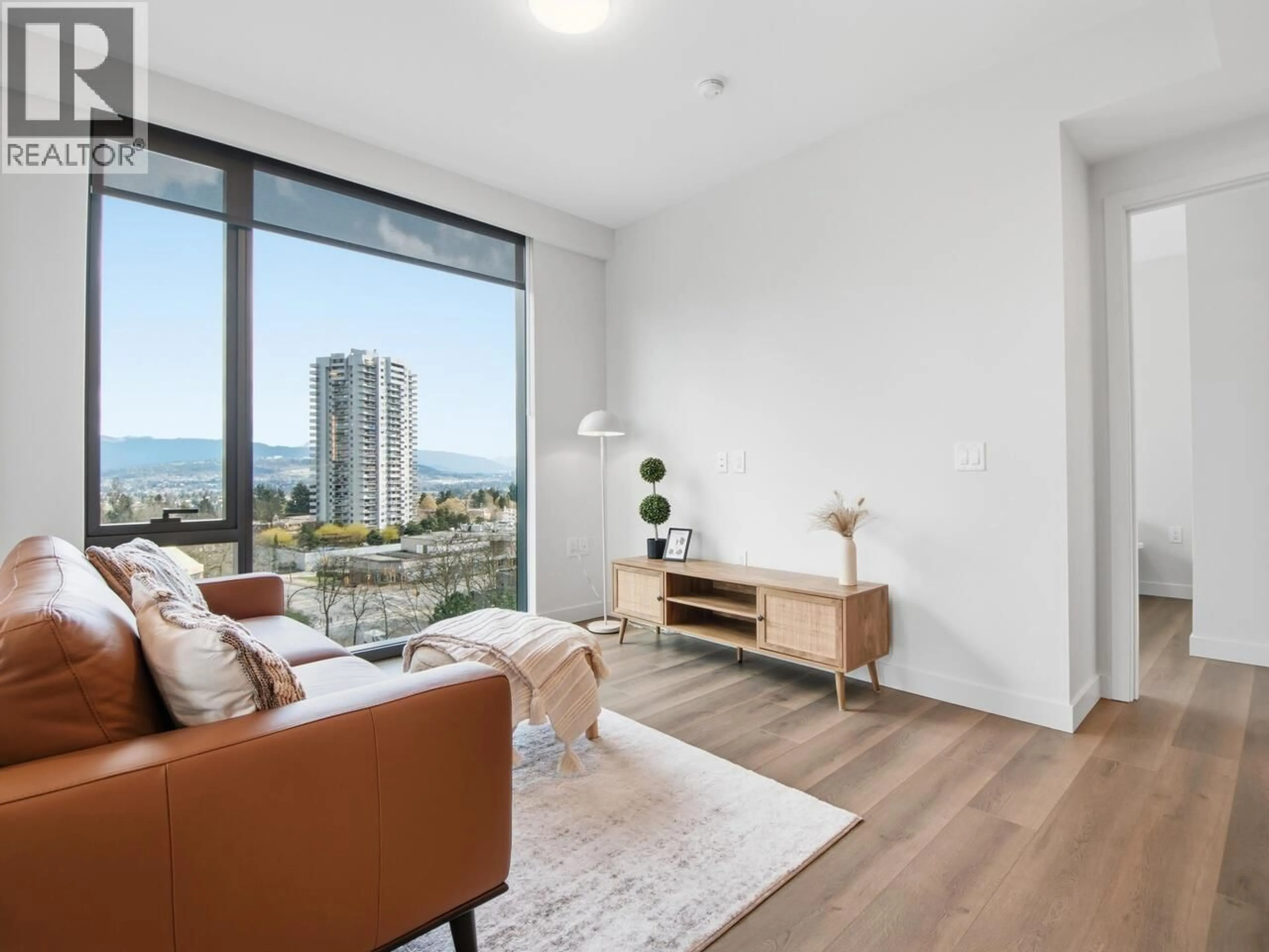 Living room with furniture, wood/laminate floor for 607 - 5987 WILSON AVENUE, Burnaby British Columbia V5H0L7