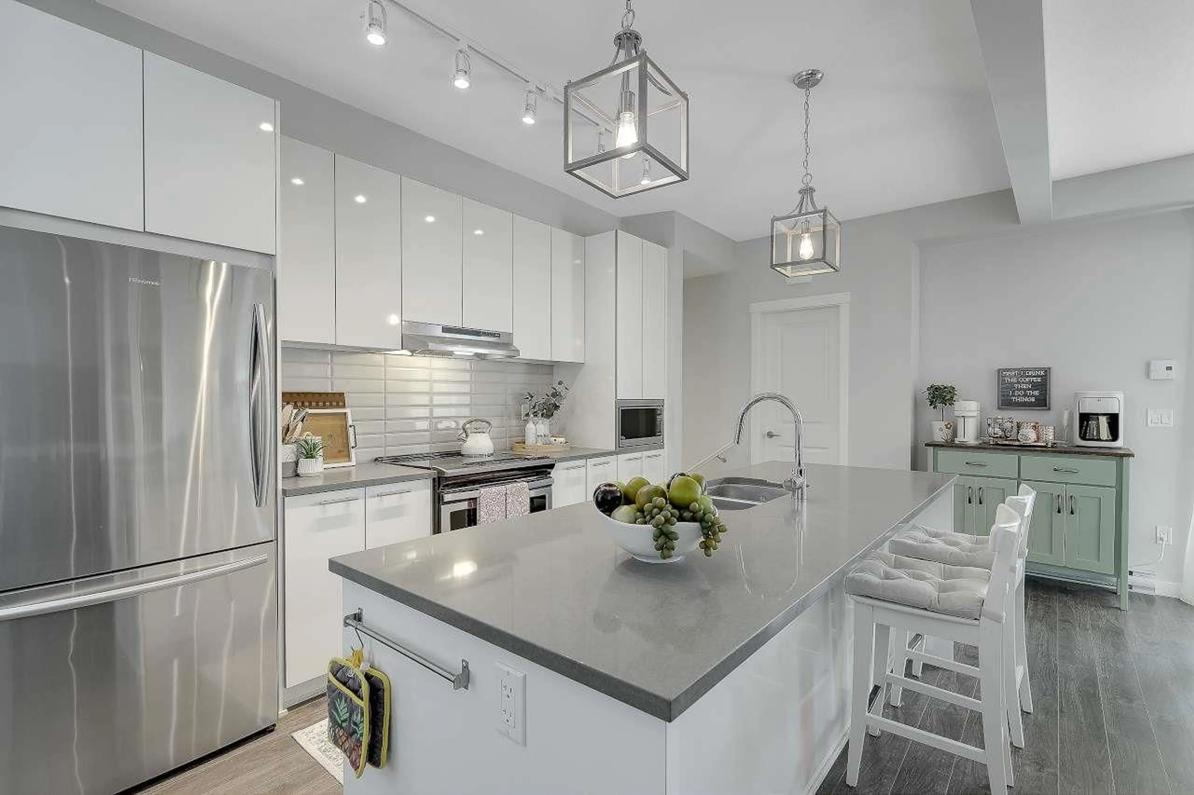 Contemporary kitchen, ceramic/tile floor for 180 - 30930 WESTRIDGE PLACE, Abbotsford British Columbia V2T0H6