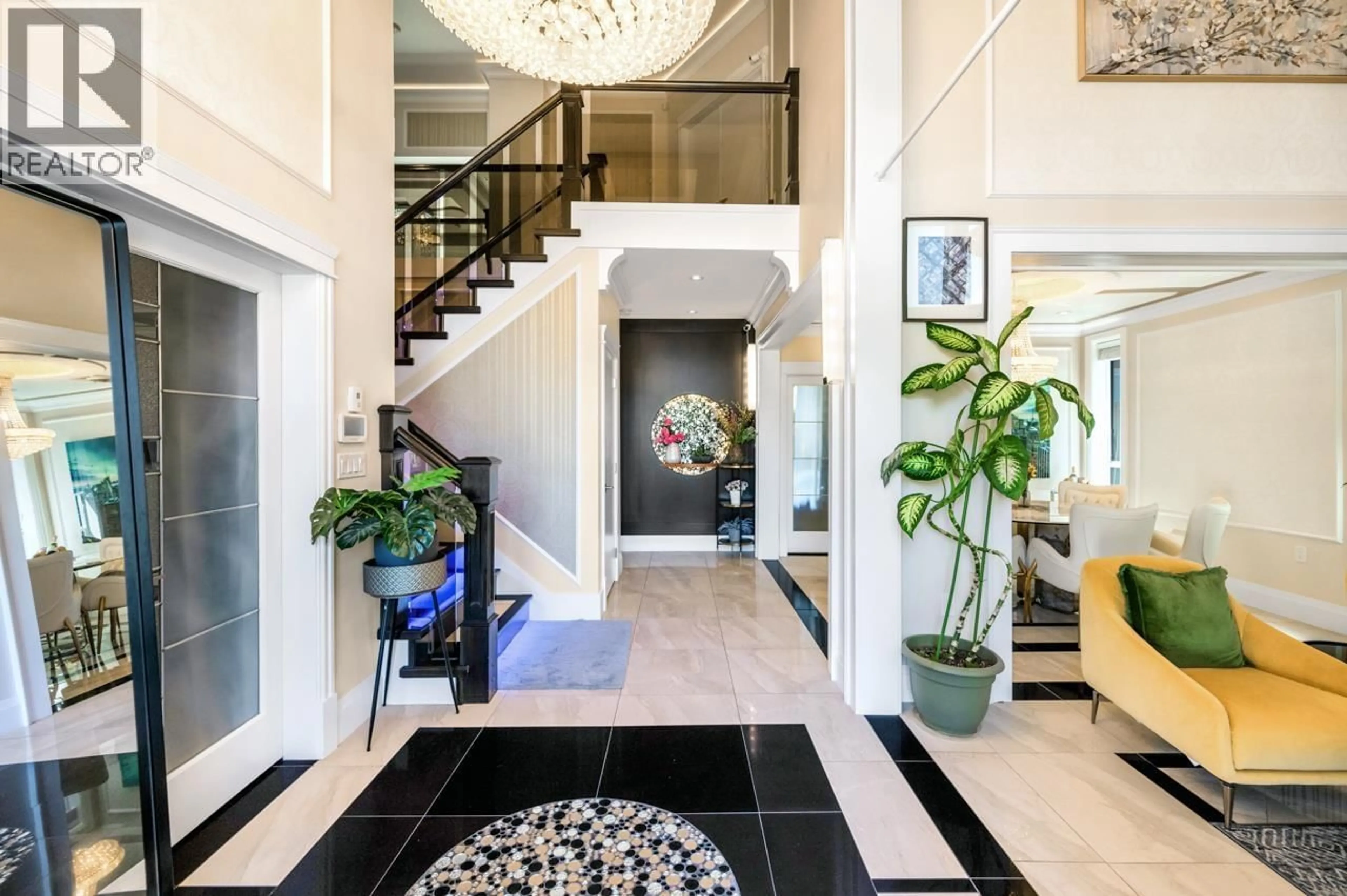 Indoor foyer for 10880 MADDOCKS ROAD, Richmond British Columbia V7A3M5
