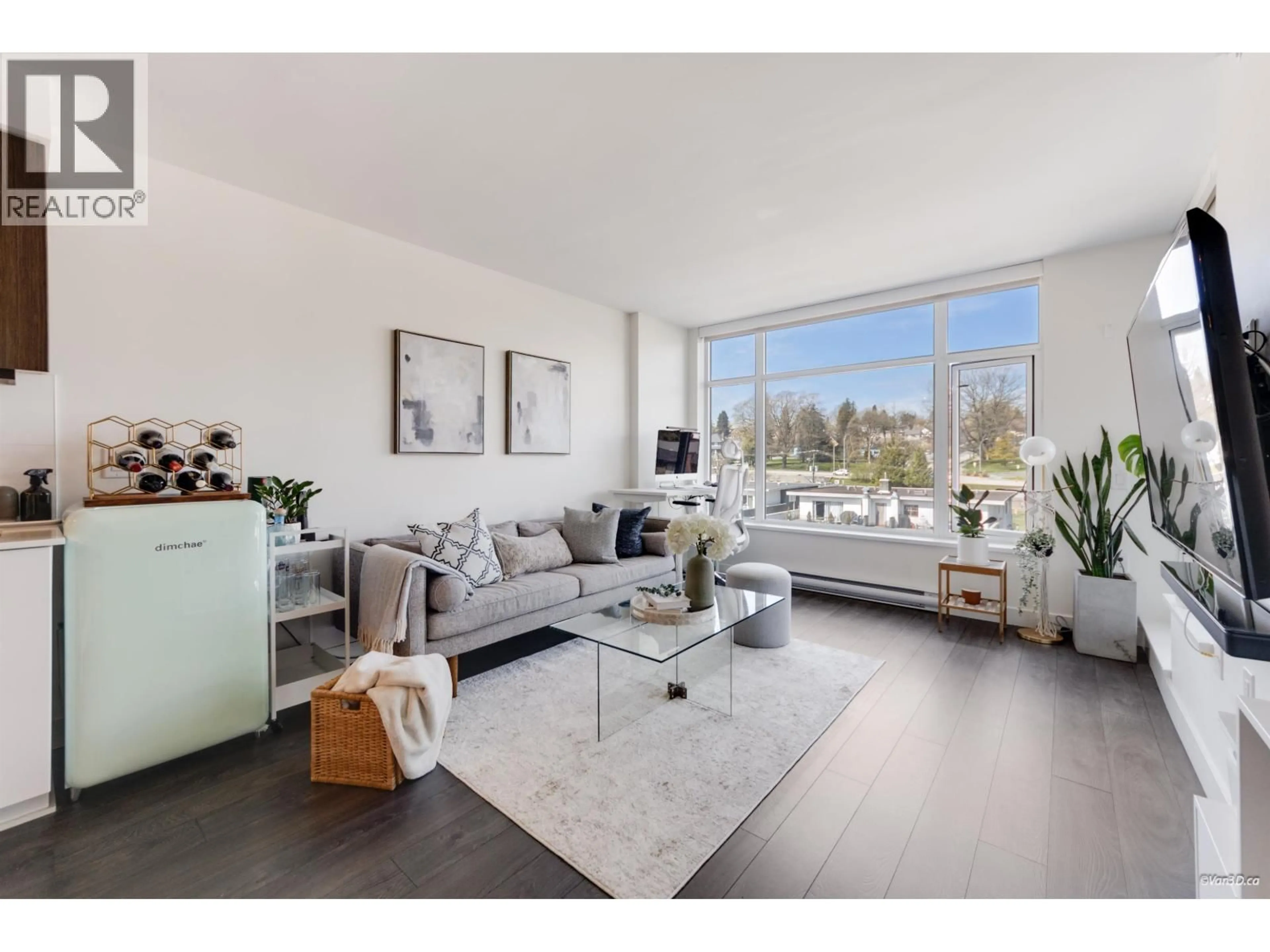 Living room with furniture, unknown for 607 - 188 AGNES STREET, New Westminster British Columbia V3L0H6