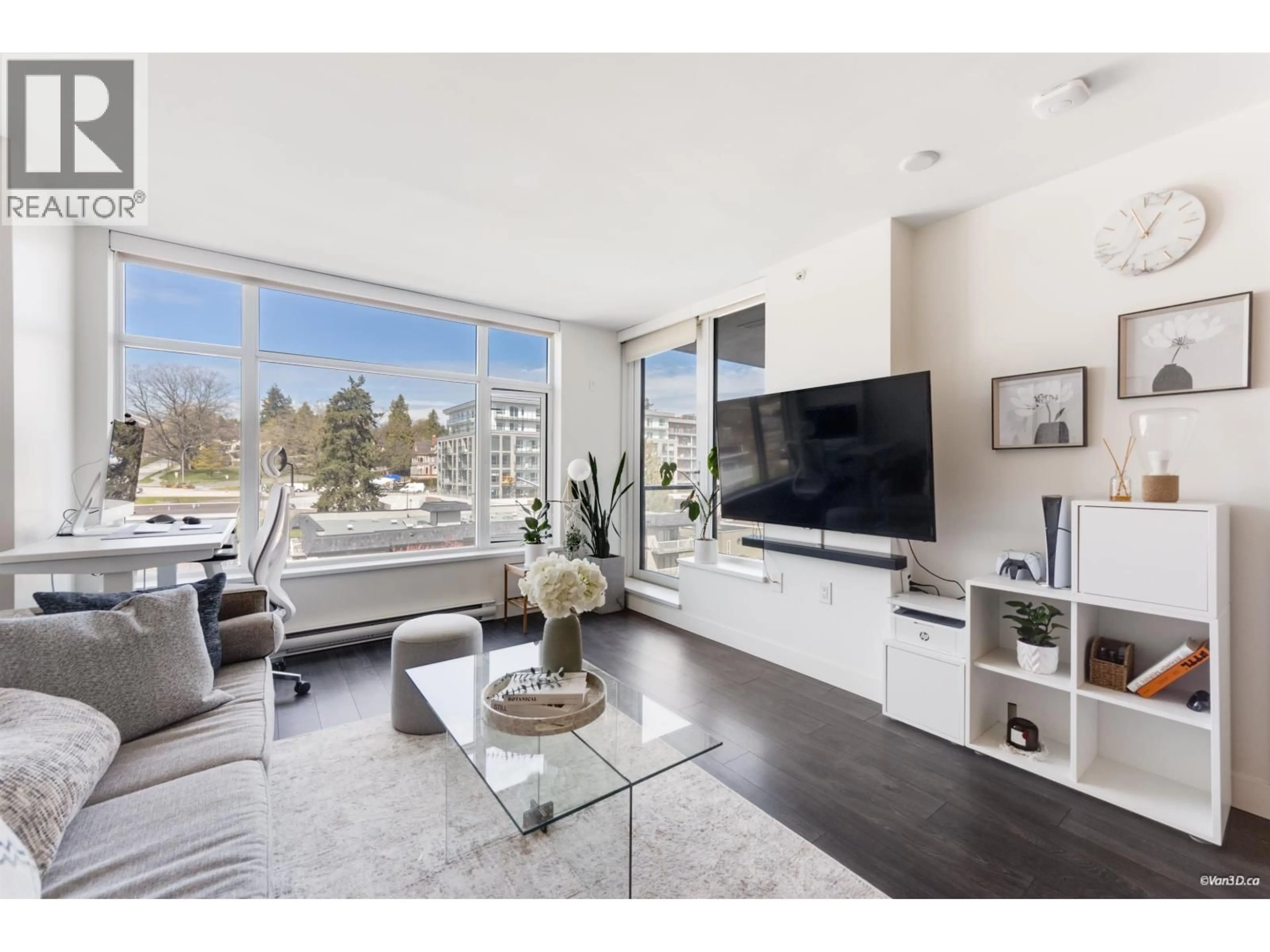 Living room with furniture, unknown for 607 - 188 AGNES STREET, New Westminster British Columbia V3L0H6