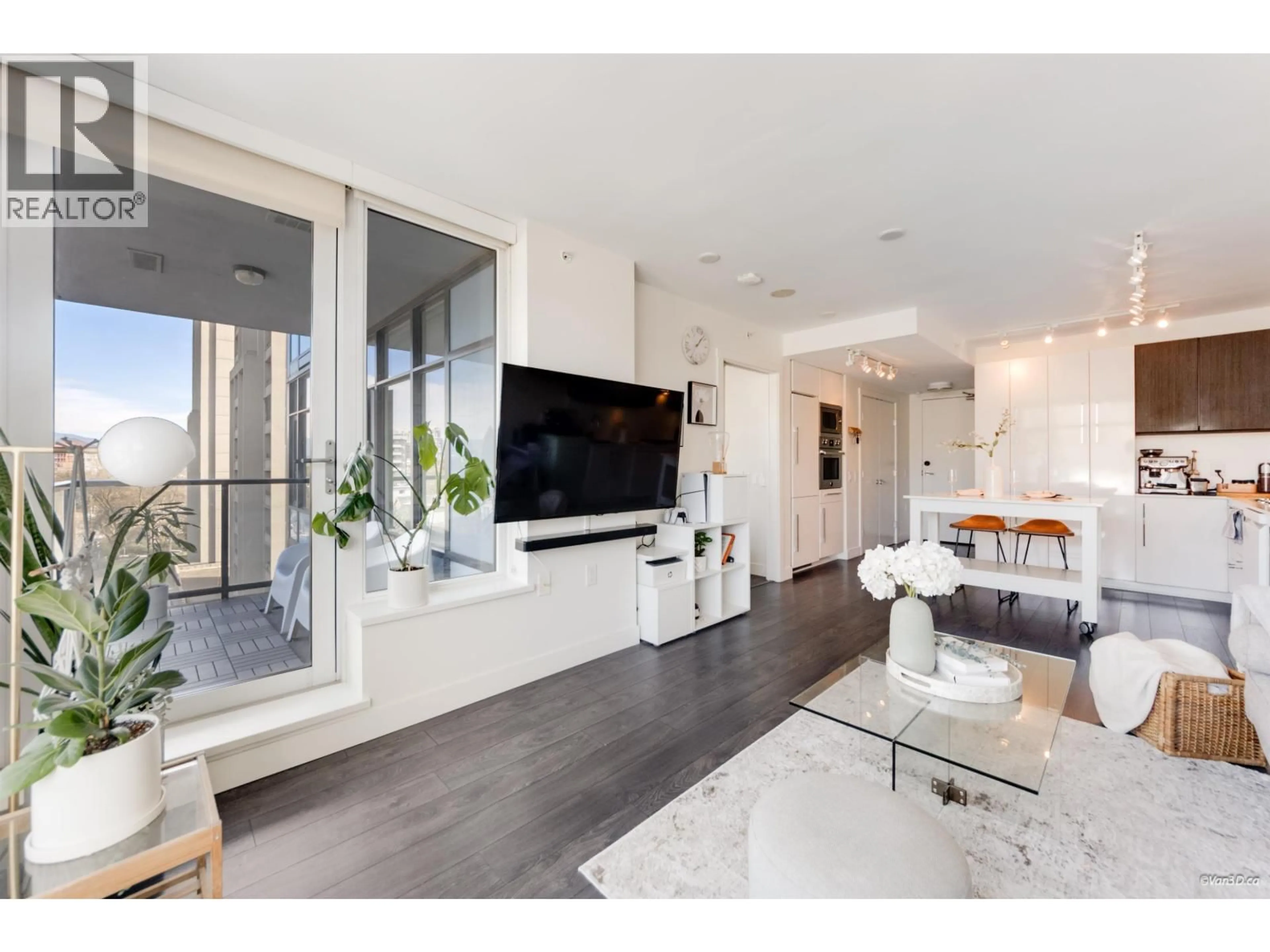 Living room with furniture, unknown for 607 - 188 AGNES STREET, New Westminster British Columbia V3L0H6