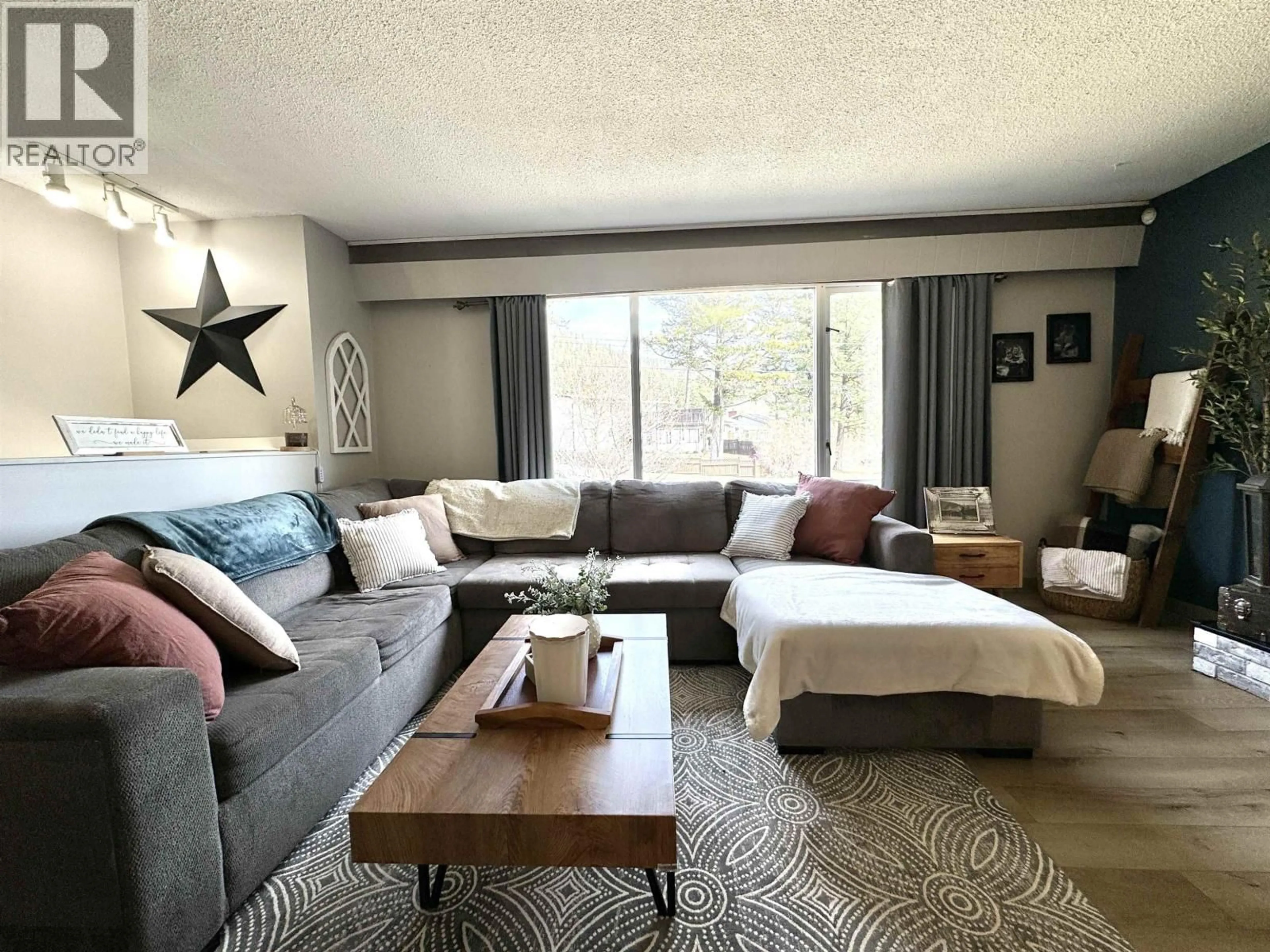 Living room with furniture, unknown for 1175 PIGEON AVENUE, Williams Lake British Columbia V2G2C2