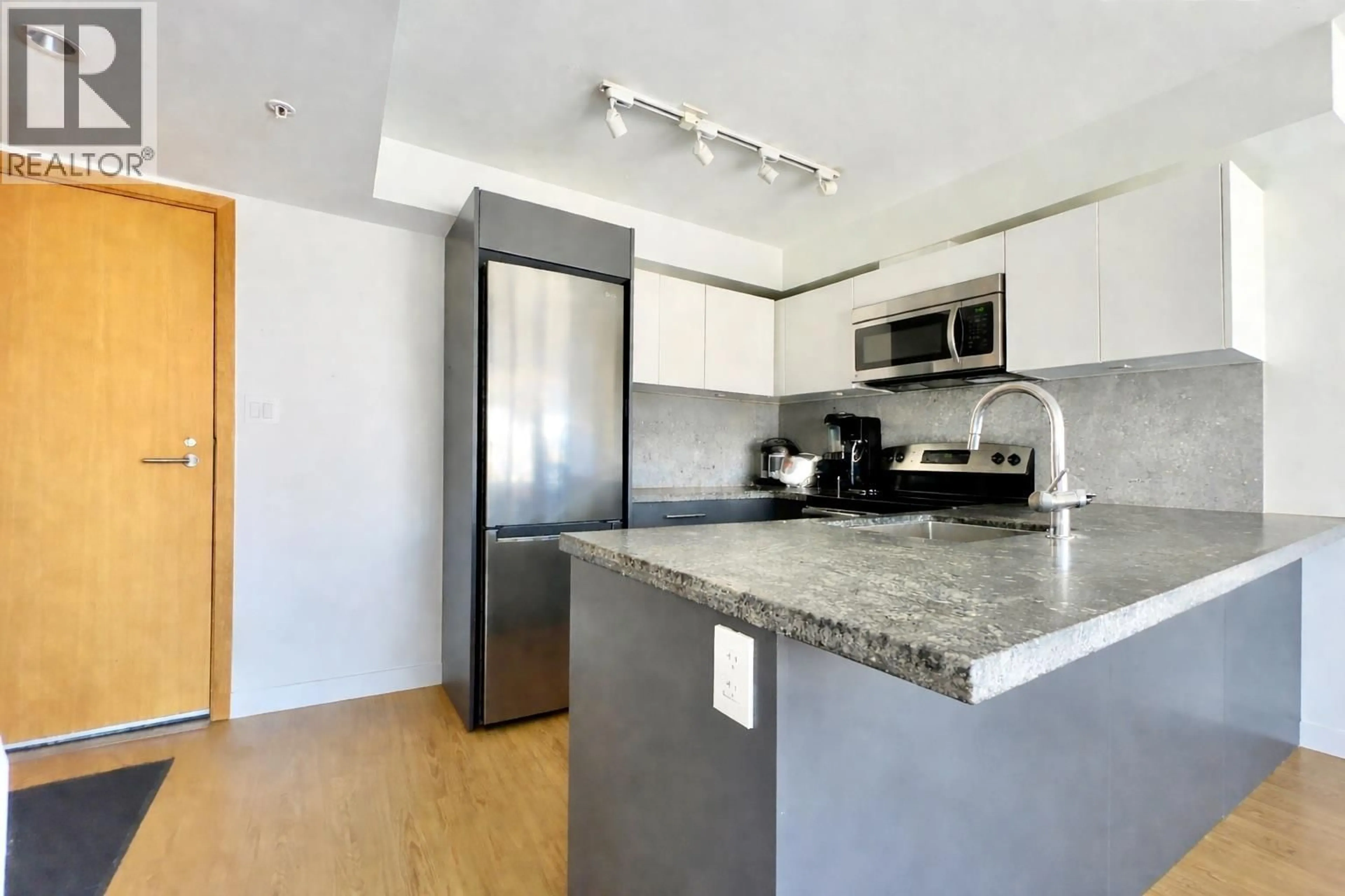 Standard kitchen, unknown for 802 - 188 KEEFER STREET, Vancouver British Columbia V6A0E3