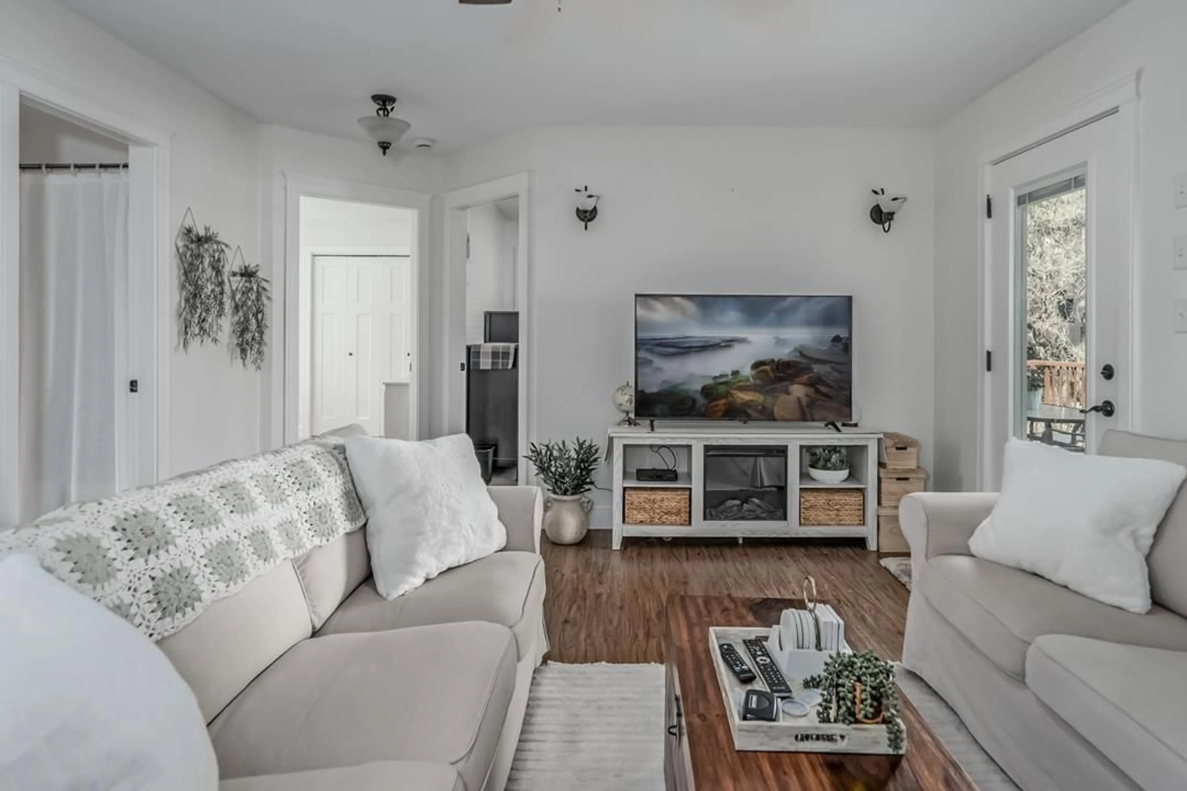 Living room with furniture, unknown for 3553 MONASHEE STREET, Abbotsford British Columbia V2S7H4