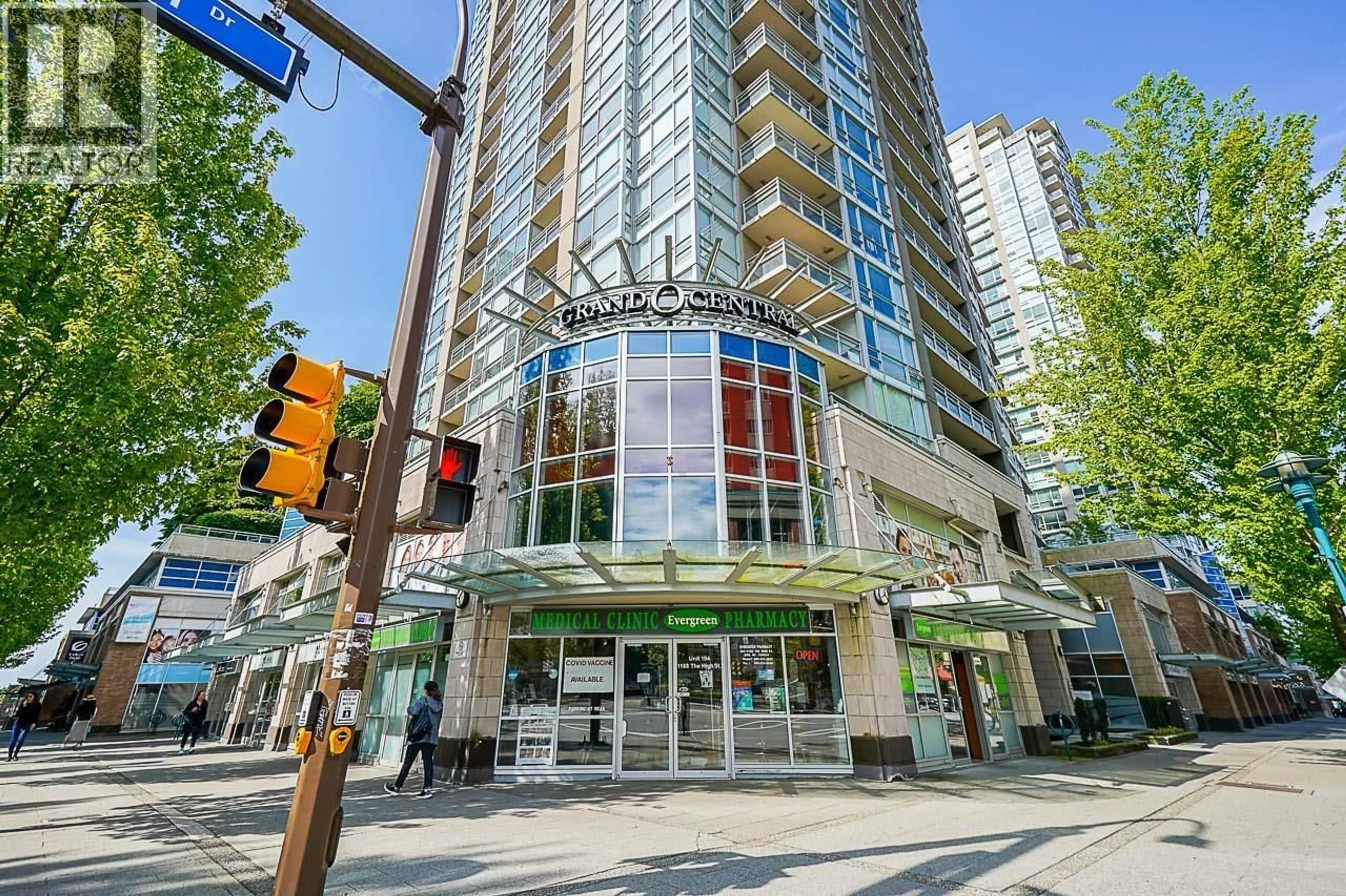 Indoor foyer for 606 - 2978 GLEN DRIVE, Coquitlam British Columbia V3B0C3