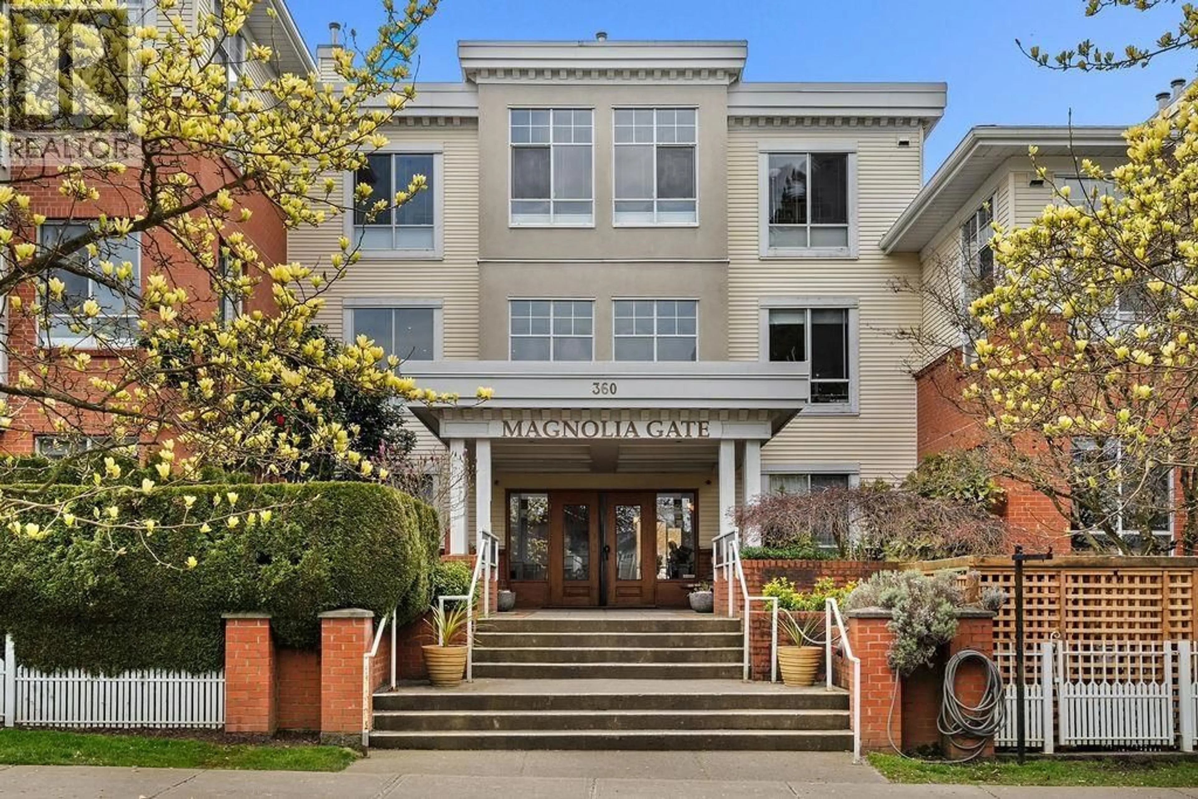 Indoor foyer for 409 - 360 36 AVENUE, Vancouver British Columbia V5W4B9