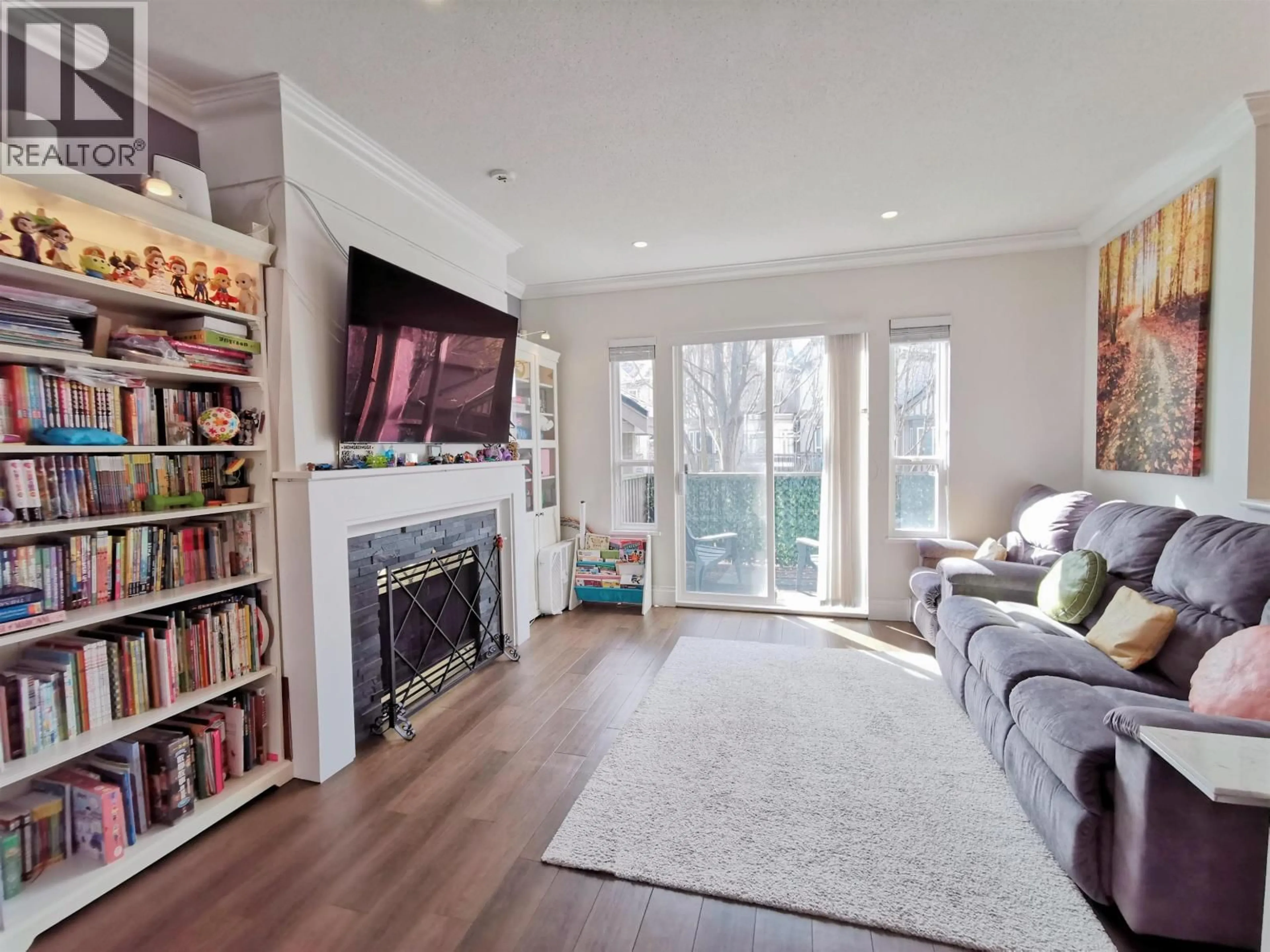 Living room with furniture, wood/laminate floor for 103 - 3880 WESTMINSTER HIGHWAY, Richmond British Columbia V7C5S1