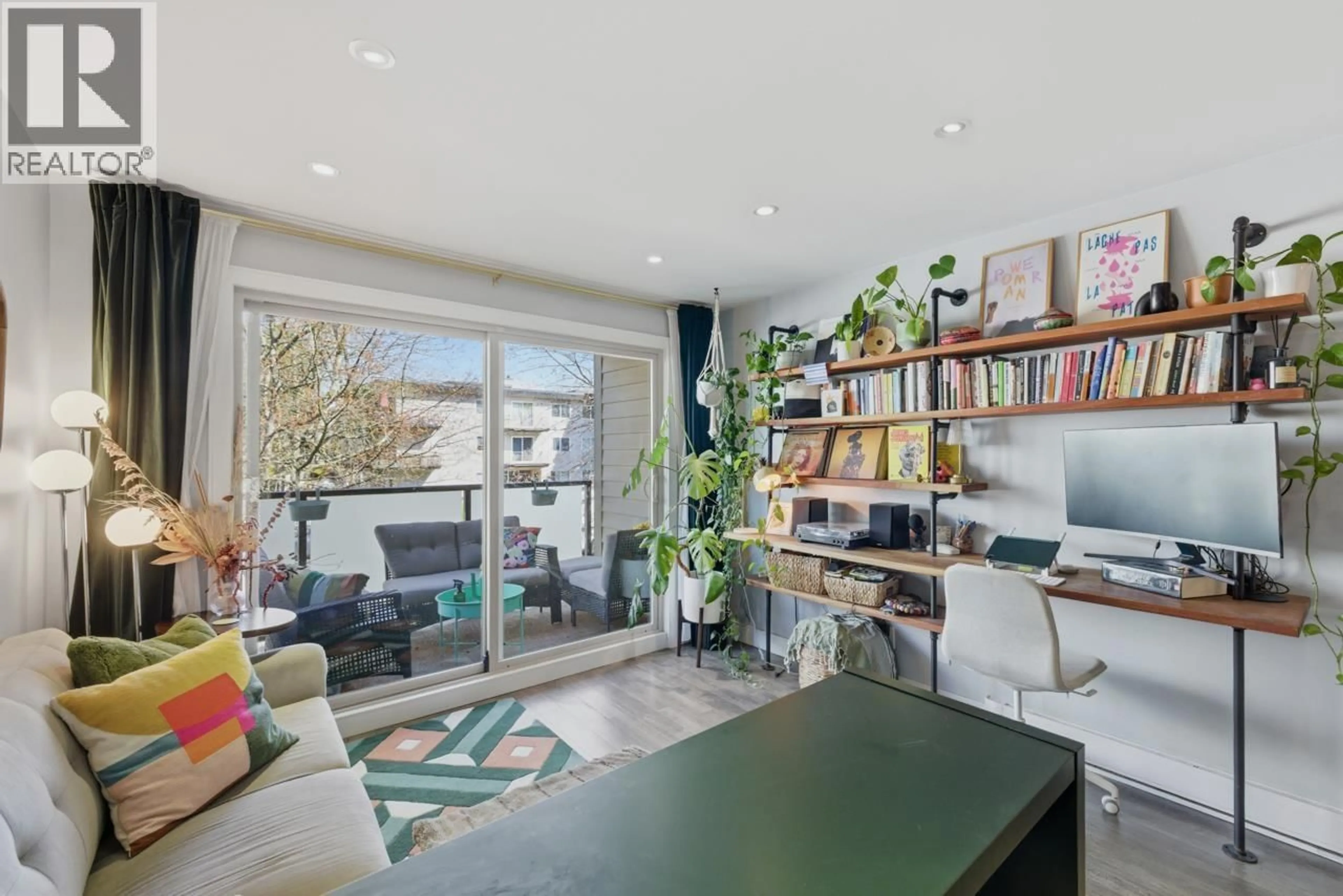 Living room with furniture, wood/laminate floor for 205 - 1864 FRANCES STREET, Vancouver British Columbia V5L1Z7