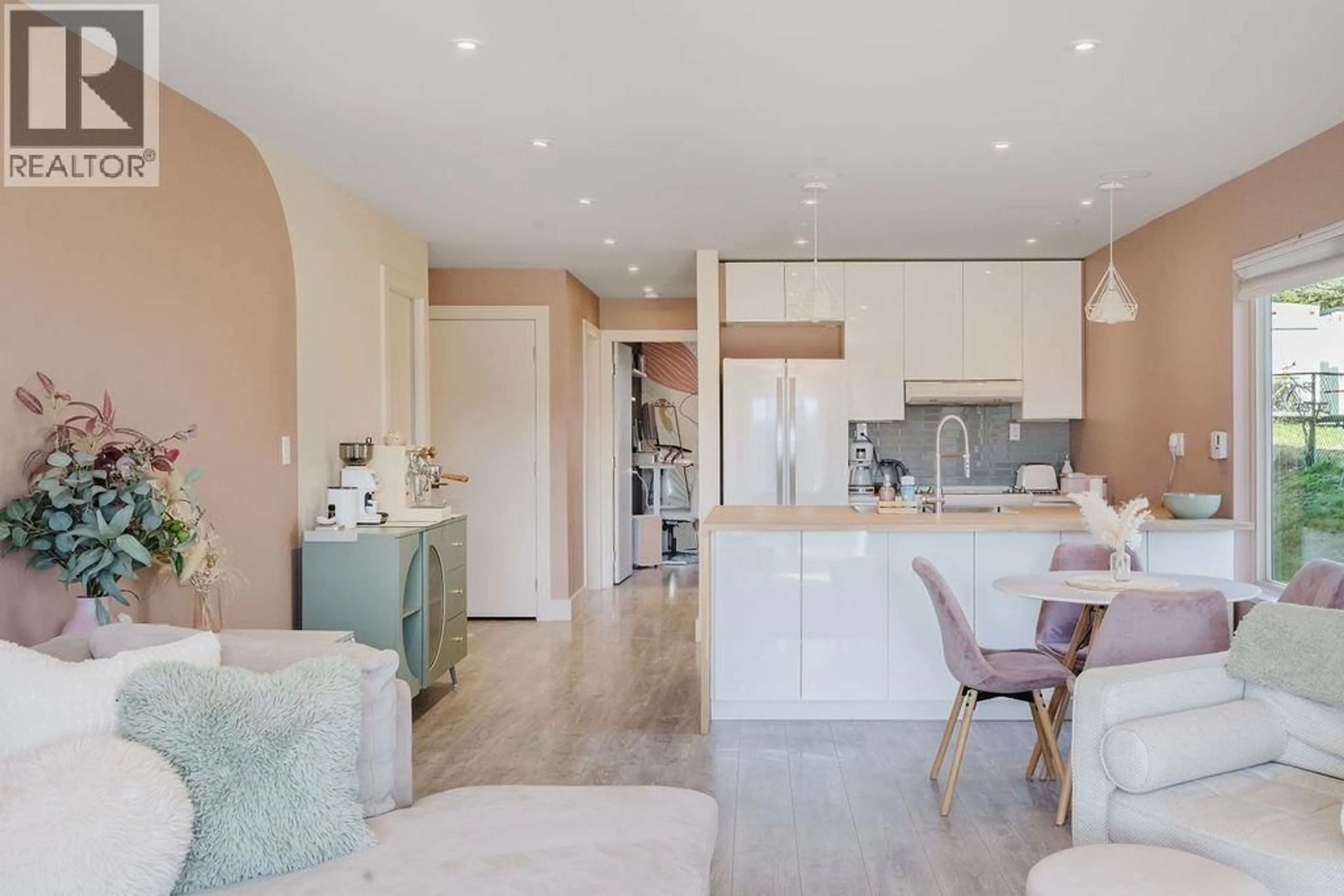 Open concept kitchen, unknown for 1 - 622 FARNHAM ROAD, Gibsons British Columbia V0N1V8