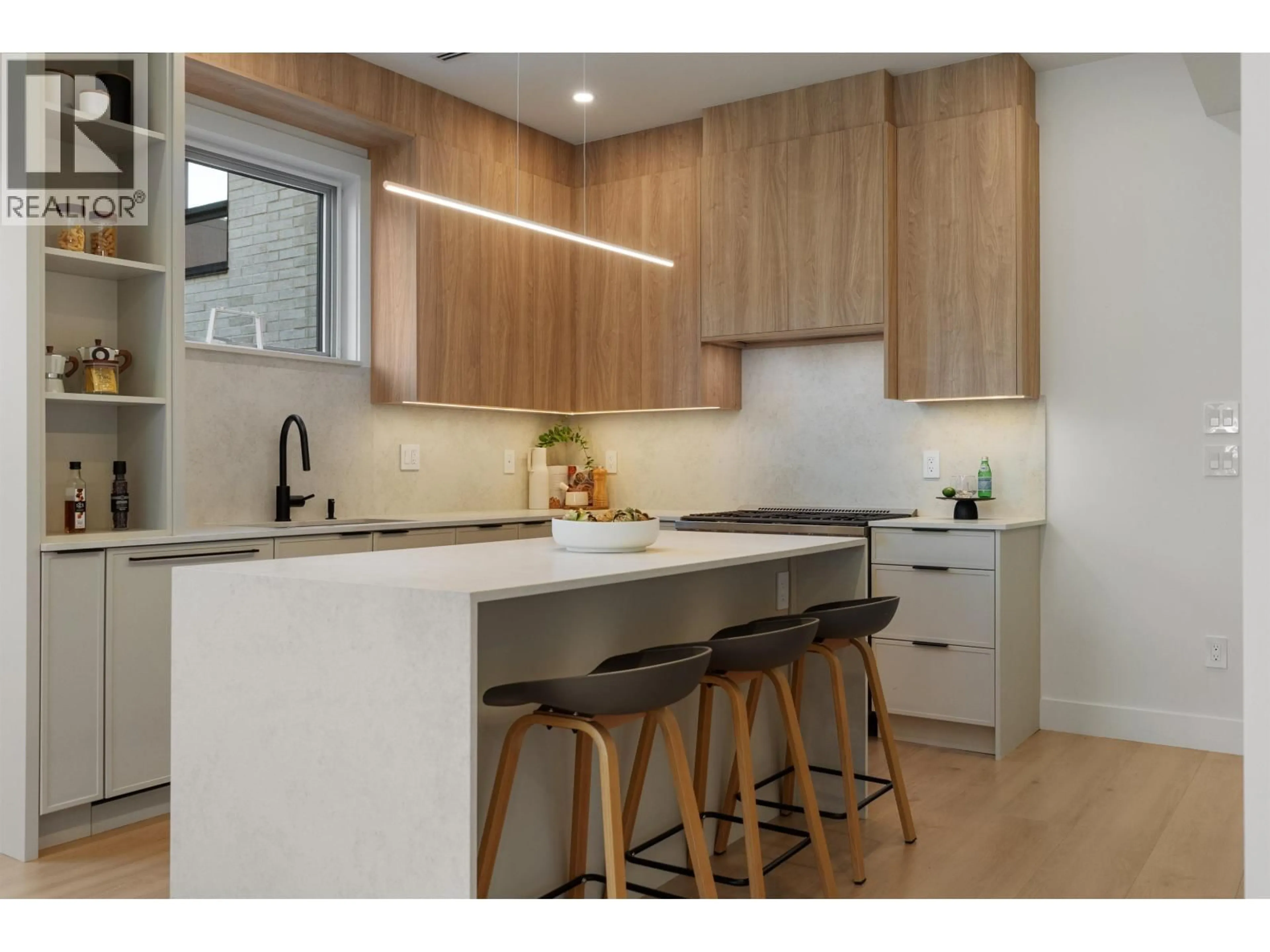 Open concept kitchen, wood/laminate floor for 102 - 1132 MADORE AVENUE, Coquitlam British Columbia V3K3B9