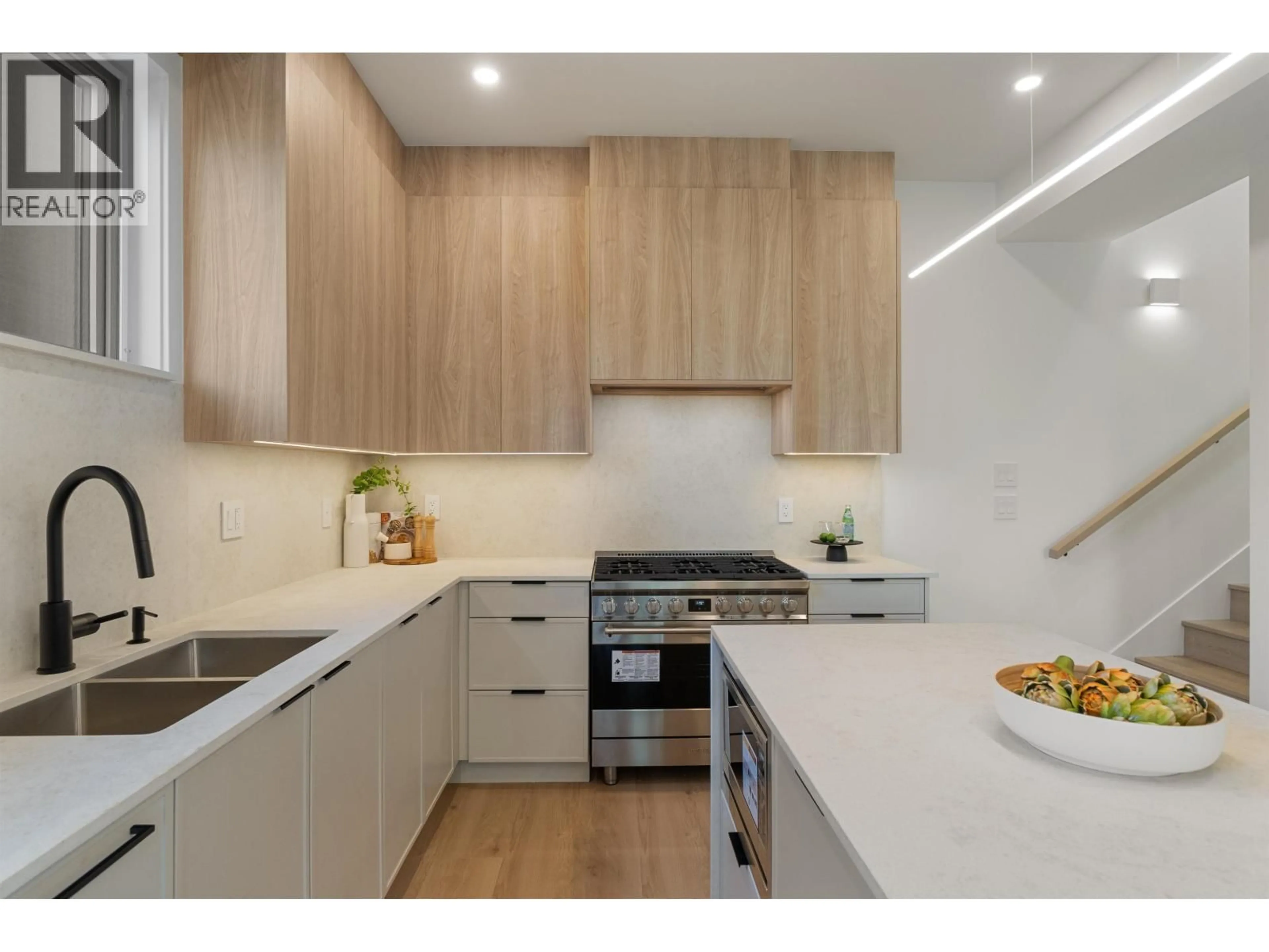 Contemporary kitchen, unknown for 102 - 1132 MADORE AVENUE, Coquitlam British Columbia V3K3B9