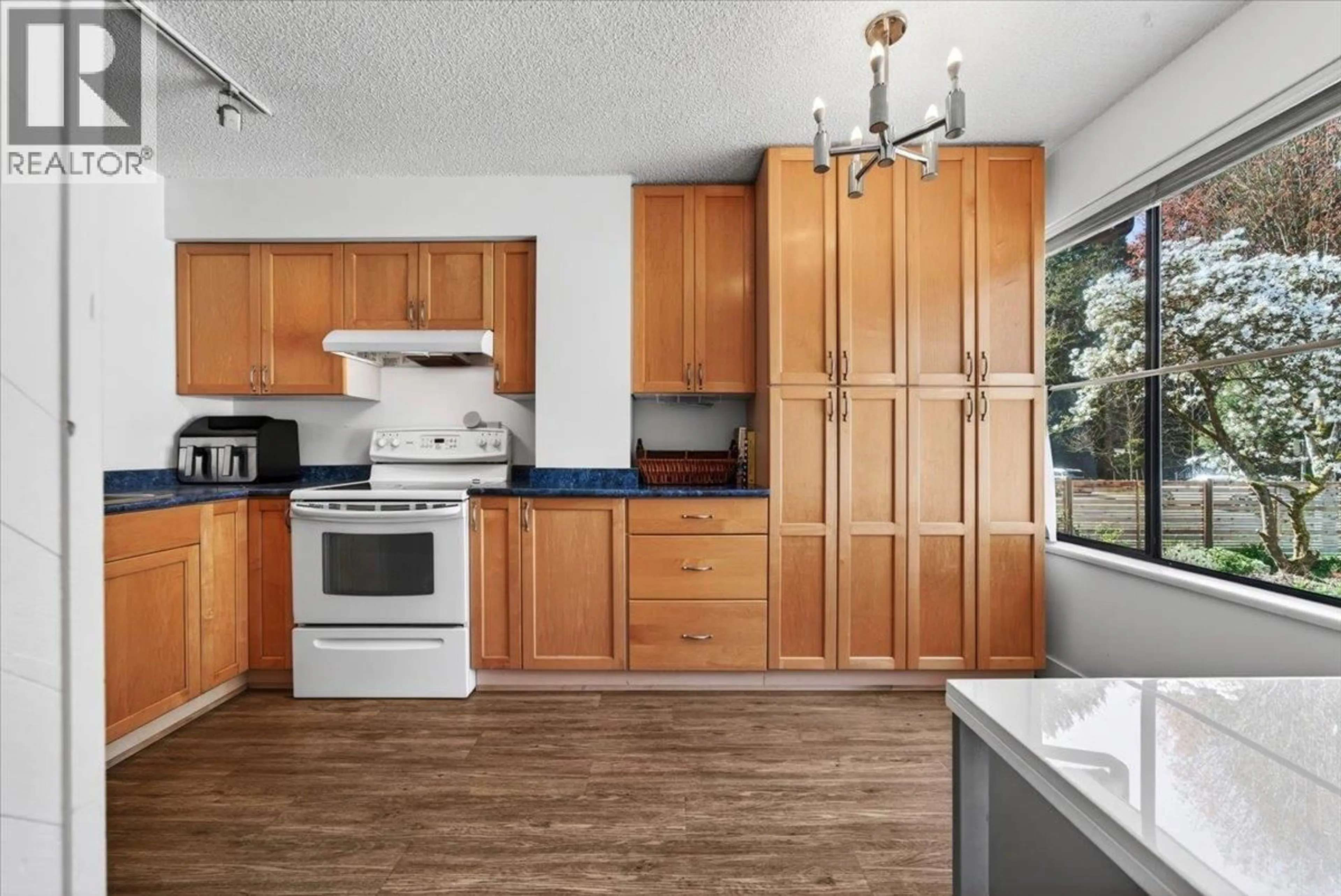 Standard kitchen, unknown for 3848 GARDEN GROVE DRIVE, Burnaby British Columbia V5G4A7
