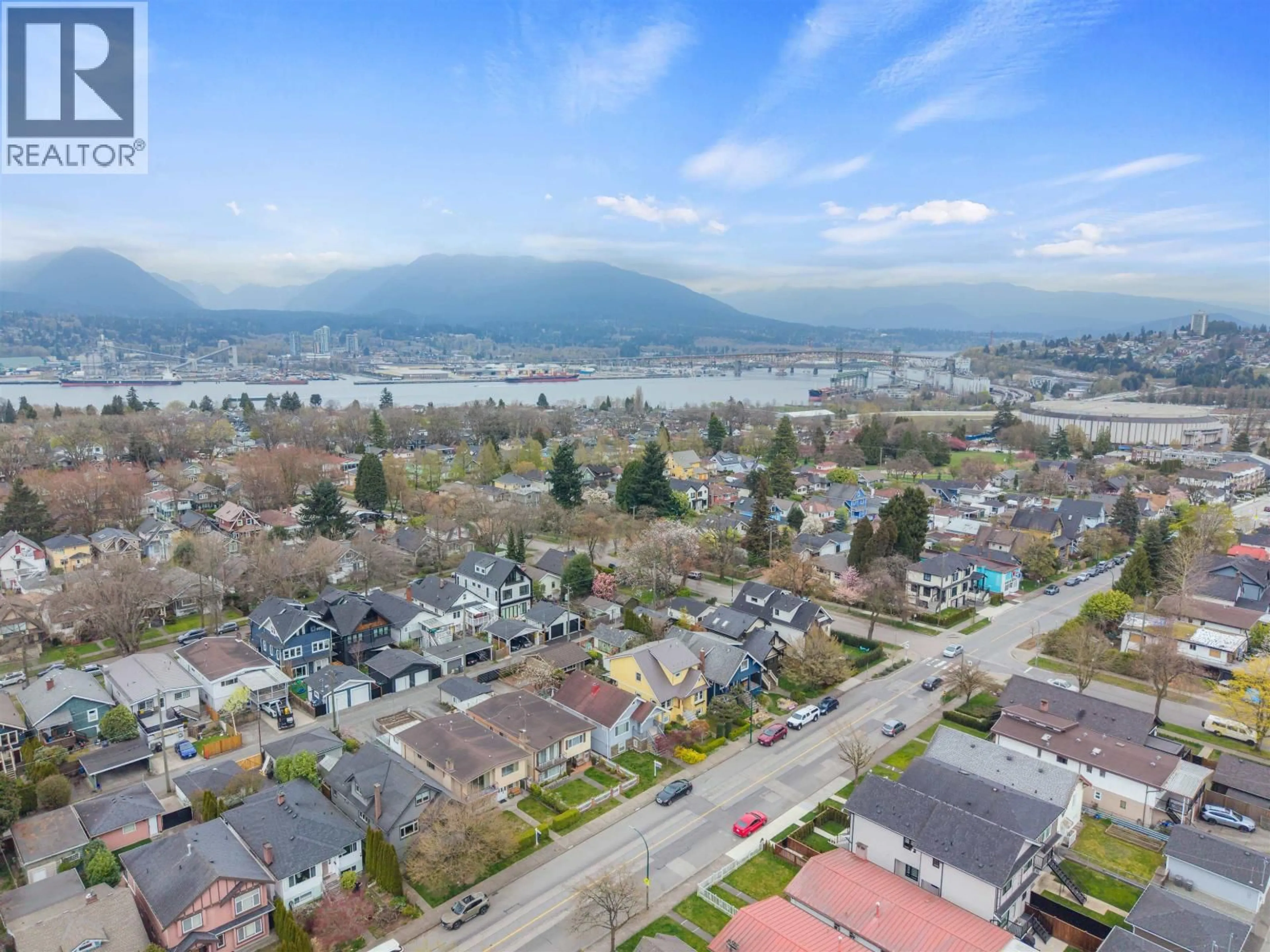 A pic from outside/outdoor area/front of a property/back of a property/a pic from drone, mountain view for 2663 DUNDAS STREET, Vancouver British Columbia V5K1R1