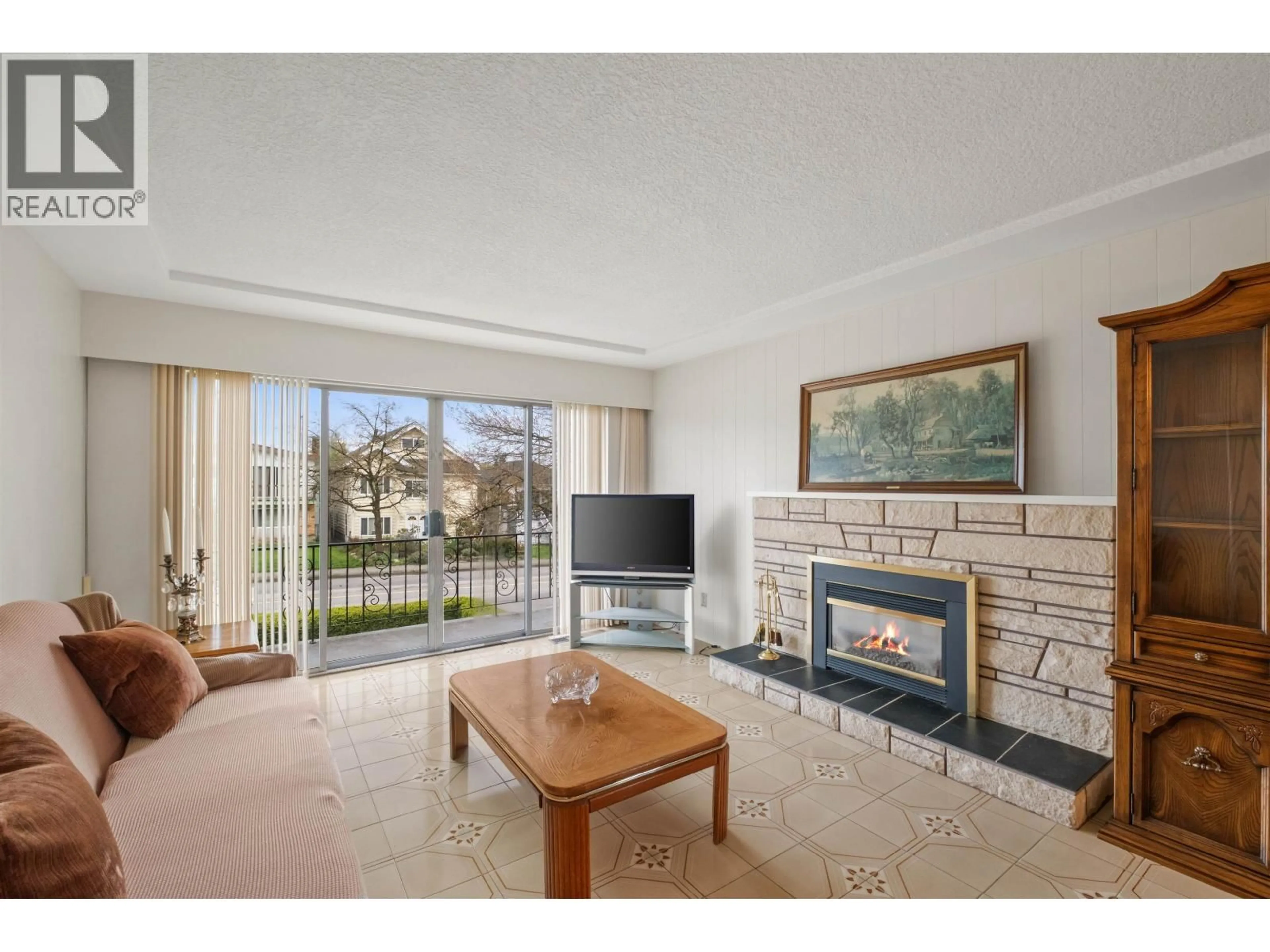 Living room with furniture, unknown for 2663 DUNDAS STREET, Vancouver British Columbia V5K1R1