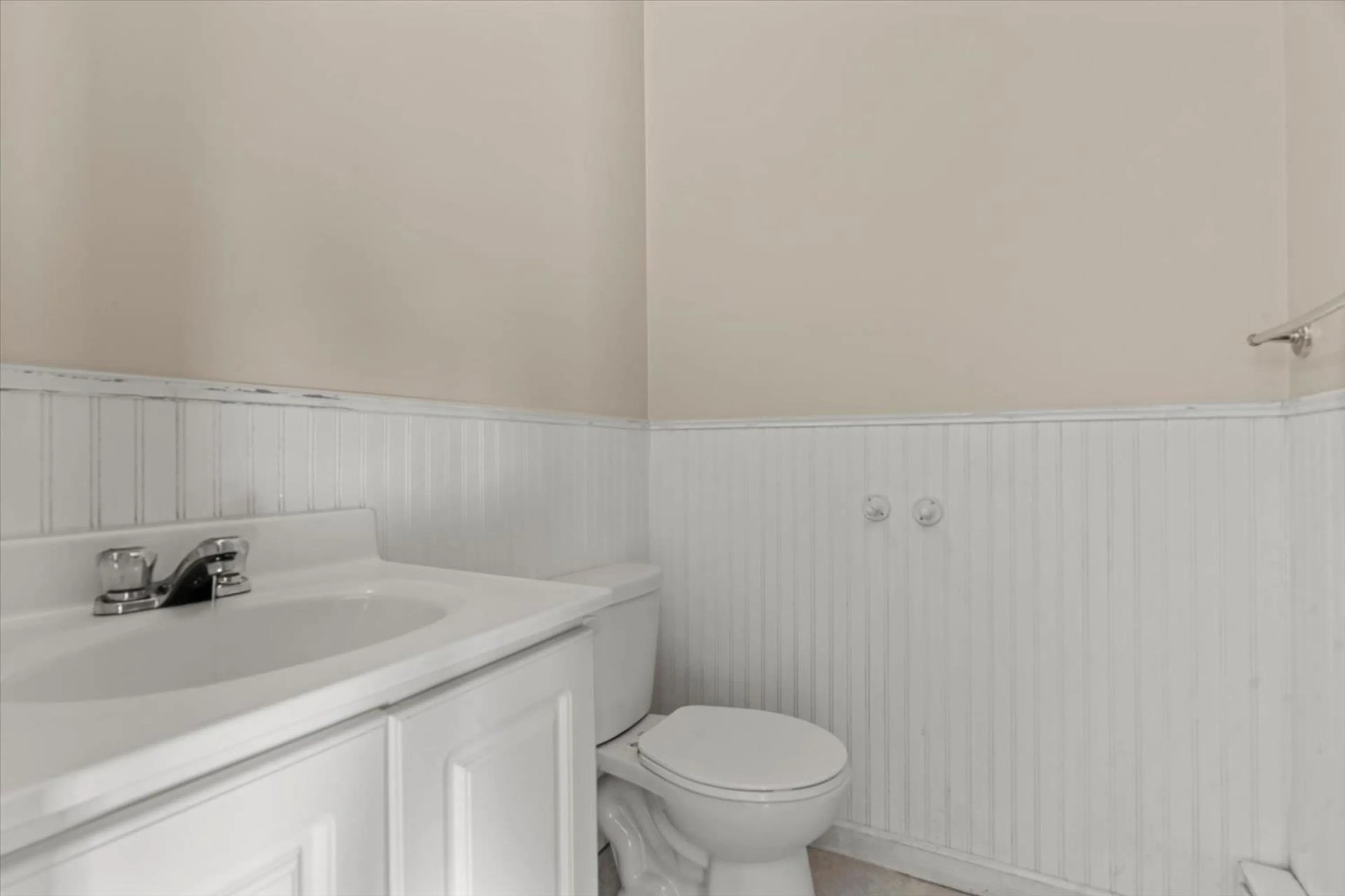 Standard bathroom, unknown for 8547 MCCUTCHEON AVENUE, Chilliwack British Columbia V2P7L3