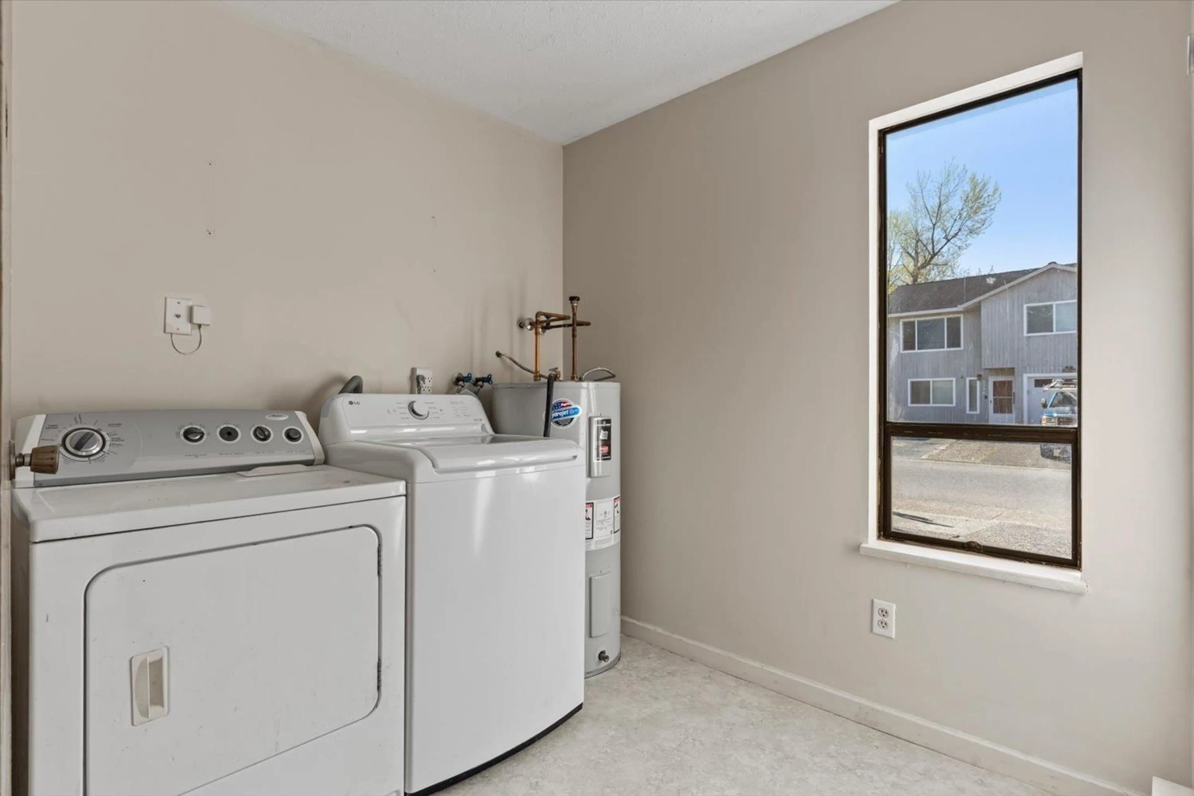 Laundry room for 8547 MCCUTCHEON AVENUE, Chilliwack British Columbia V2P7L3