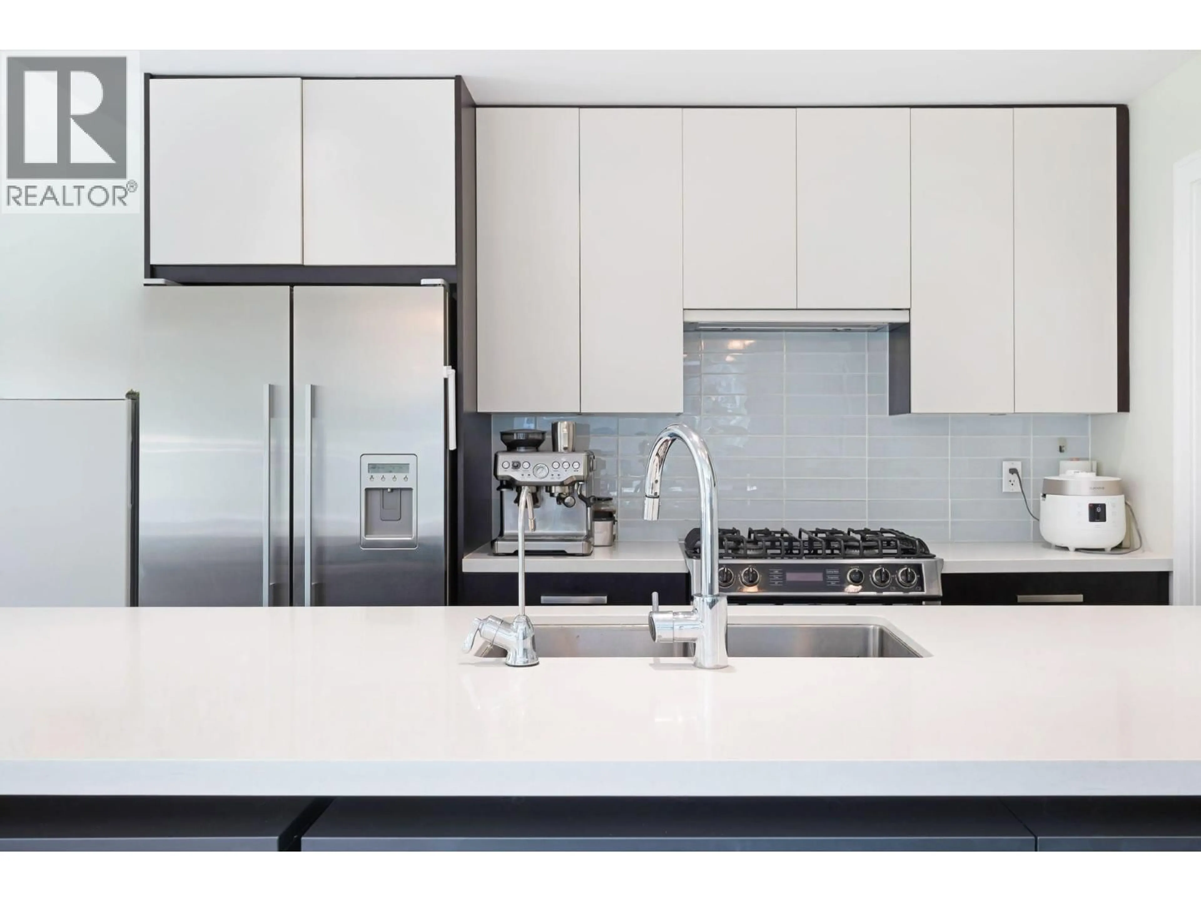 Contemporary kitchen, unknown for 1483 TILNEY MEWS, Vancouver British Columbia V6P0B1