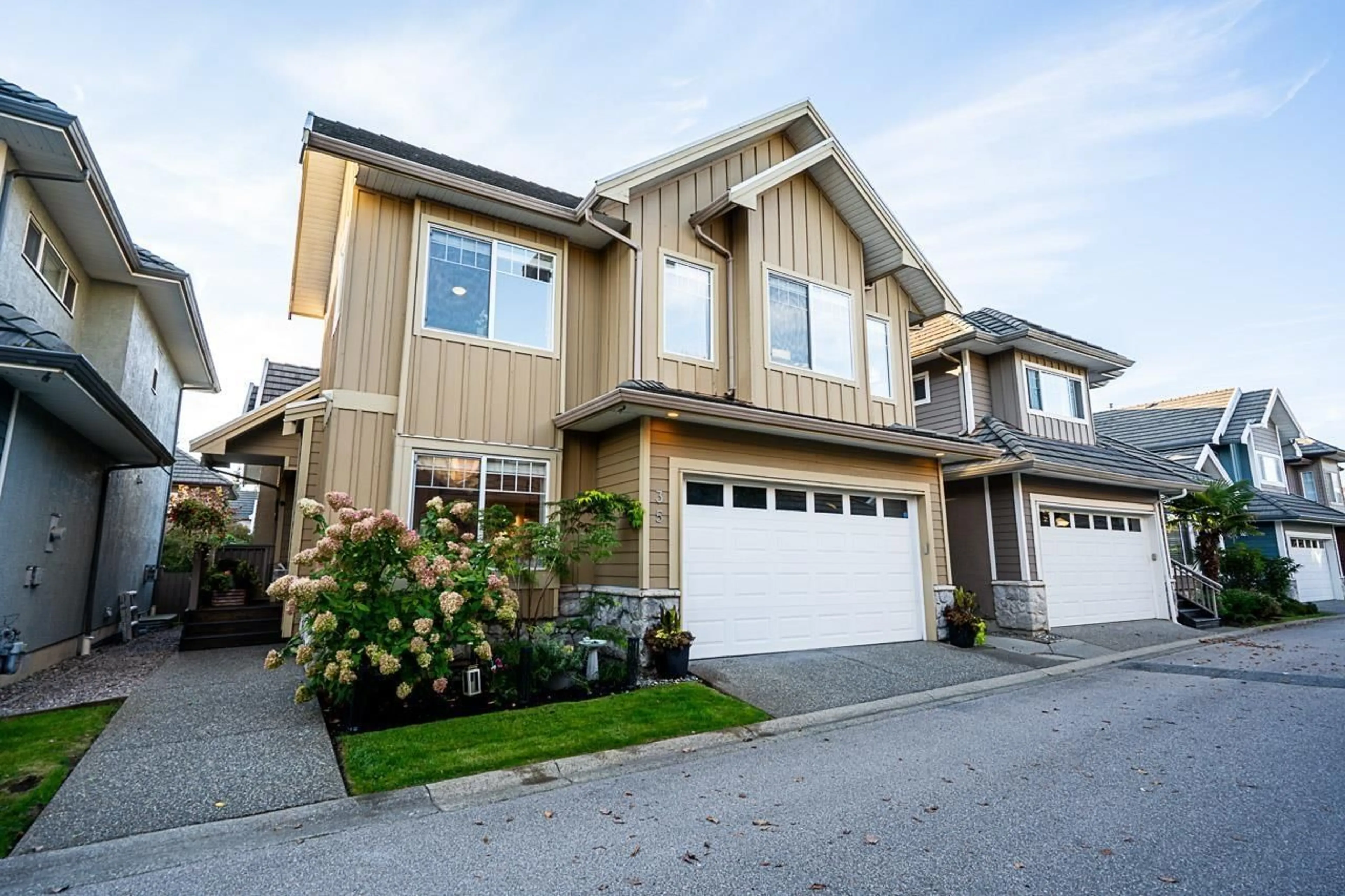 Home with vinyl exterior material, street for 35 - 3363 ROSEMARY HEIGHTS CRESCENT, Surrey British Columbia V3Z0X8