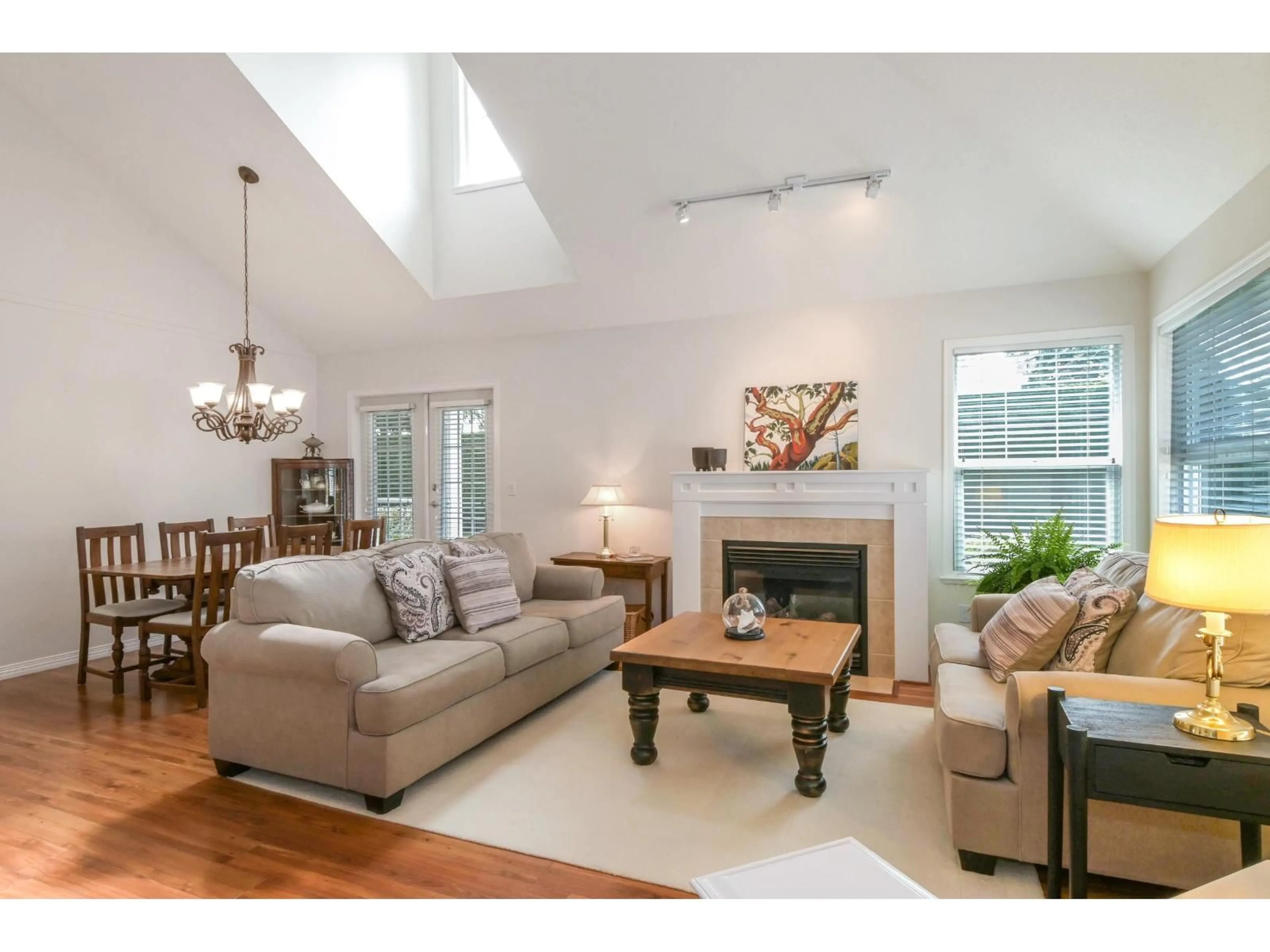 Living room with furniture, wood/laminate floor for 18 - 16995 64 AVENUE, Surrey British Columbia V3S0V9