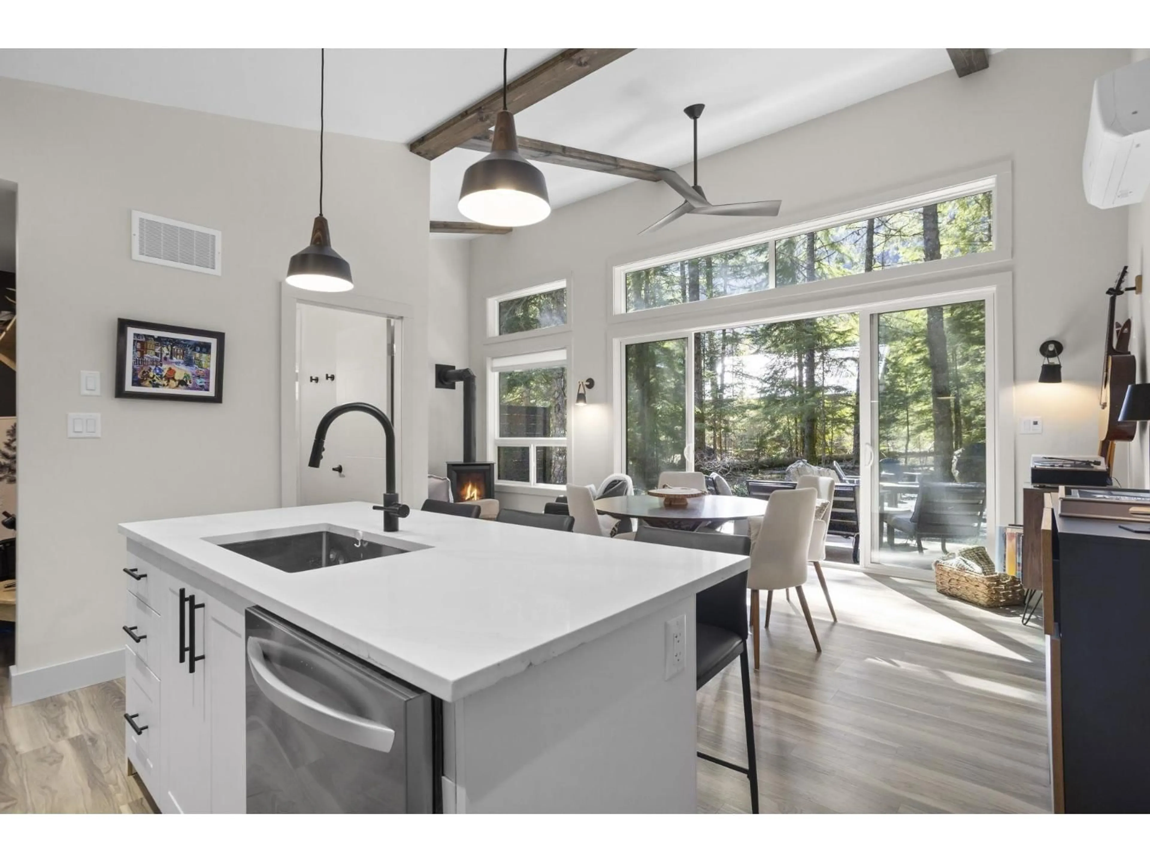 Open concept kitchen, unknown for SVE10 OLD HOPE PRINCETON HIGHWAY, Hope British Columbia V0X1L5