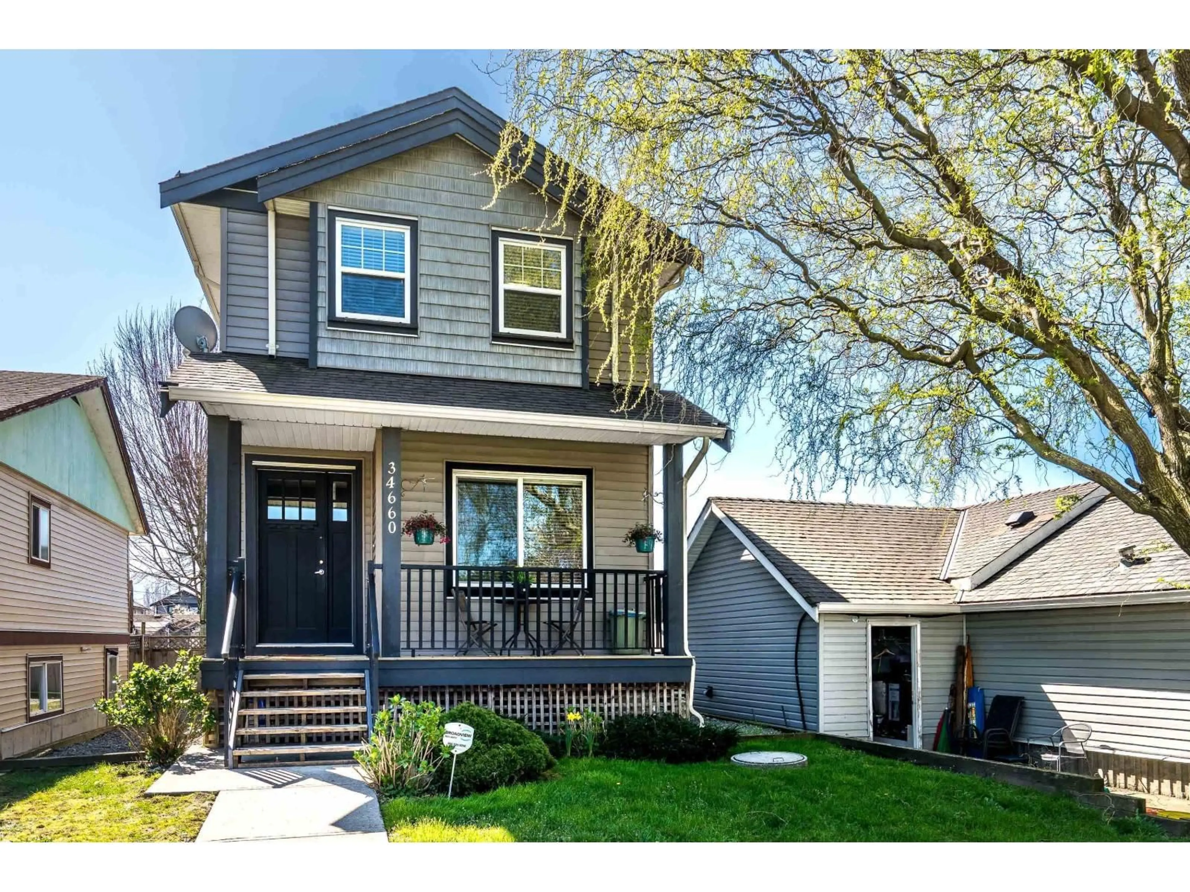 Home with vinyl exterior material, street for 34660 4TH AVENUE, Abbotsford British Columbia V2S8B8