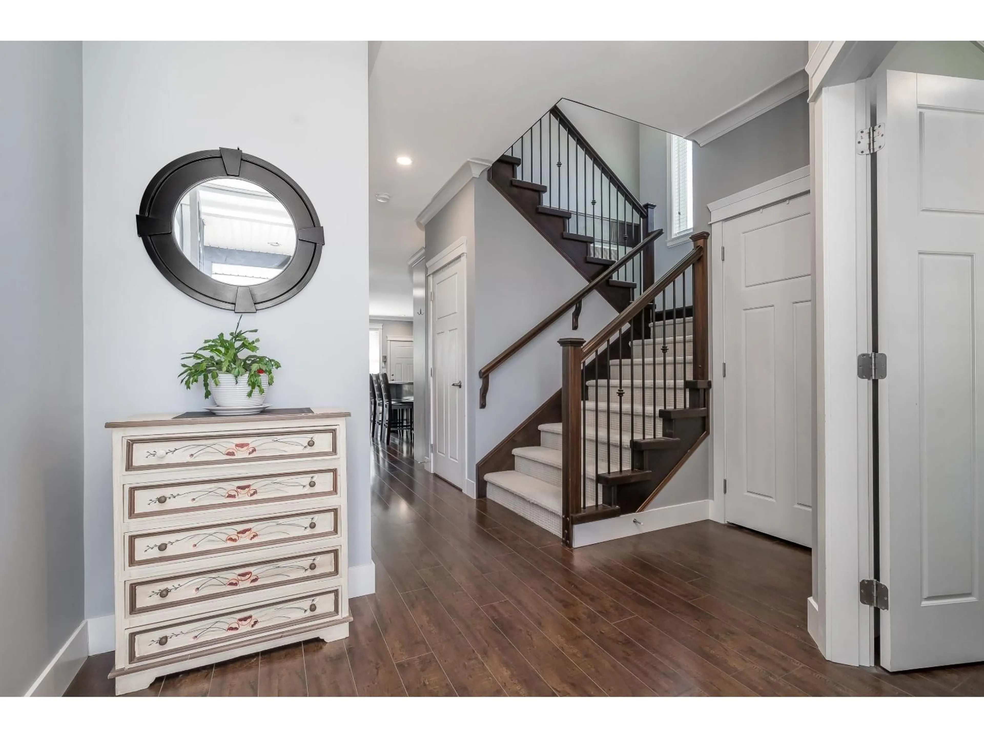 Indoor entryway for 34660 4TH AVENUE, Abbotsford British Columbia V2S8B8