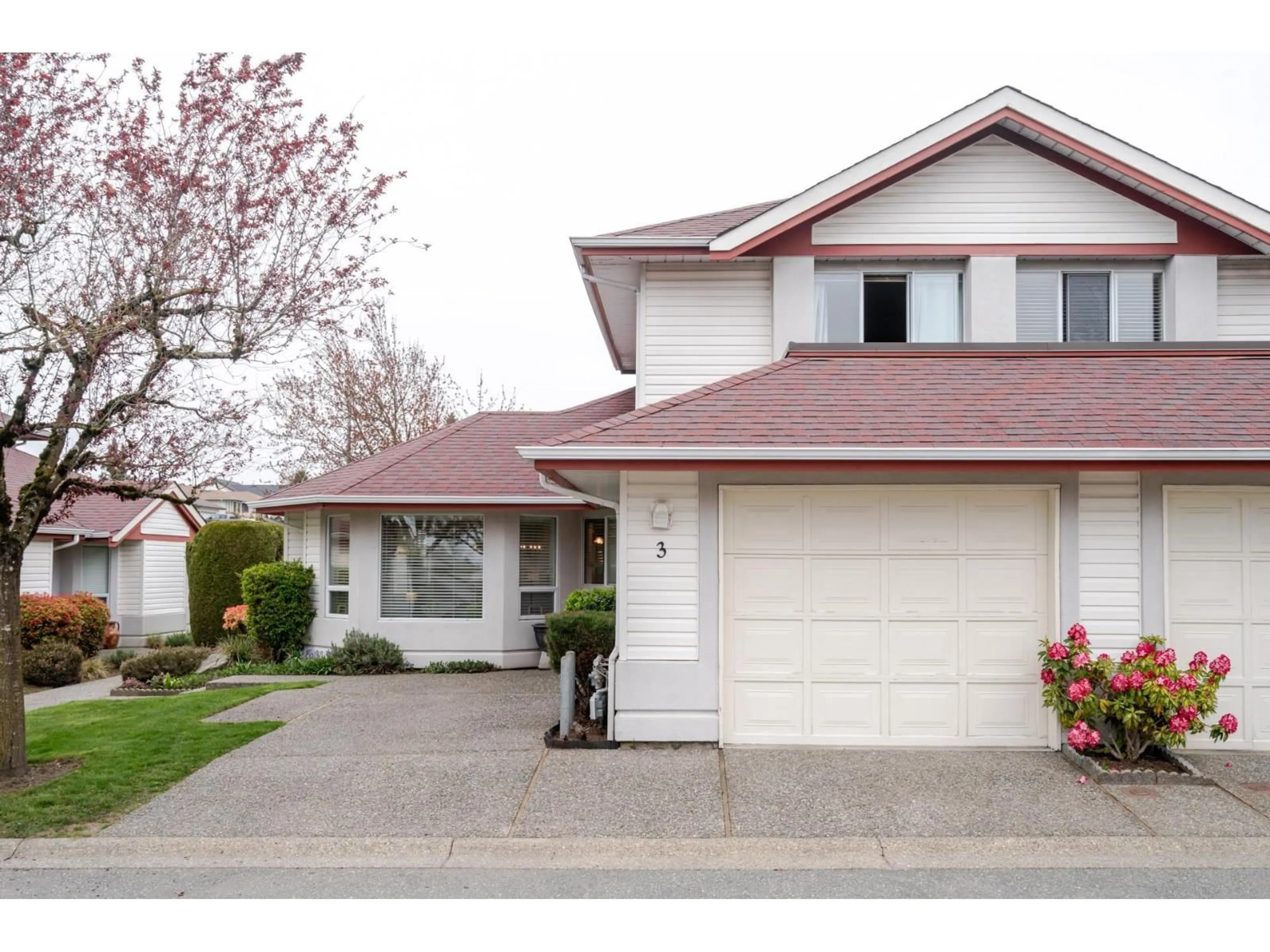 Home with vinyl exterior material, street for 3 - 31406 UPPER MACLURE ROAD, Abbotsford British Columbia V2T5L8