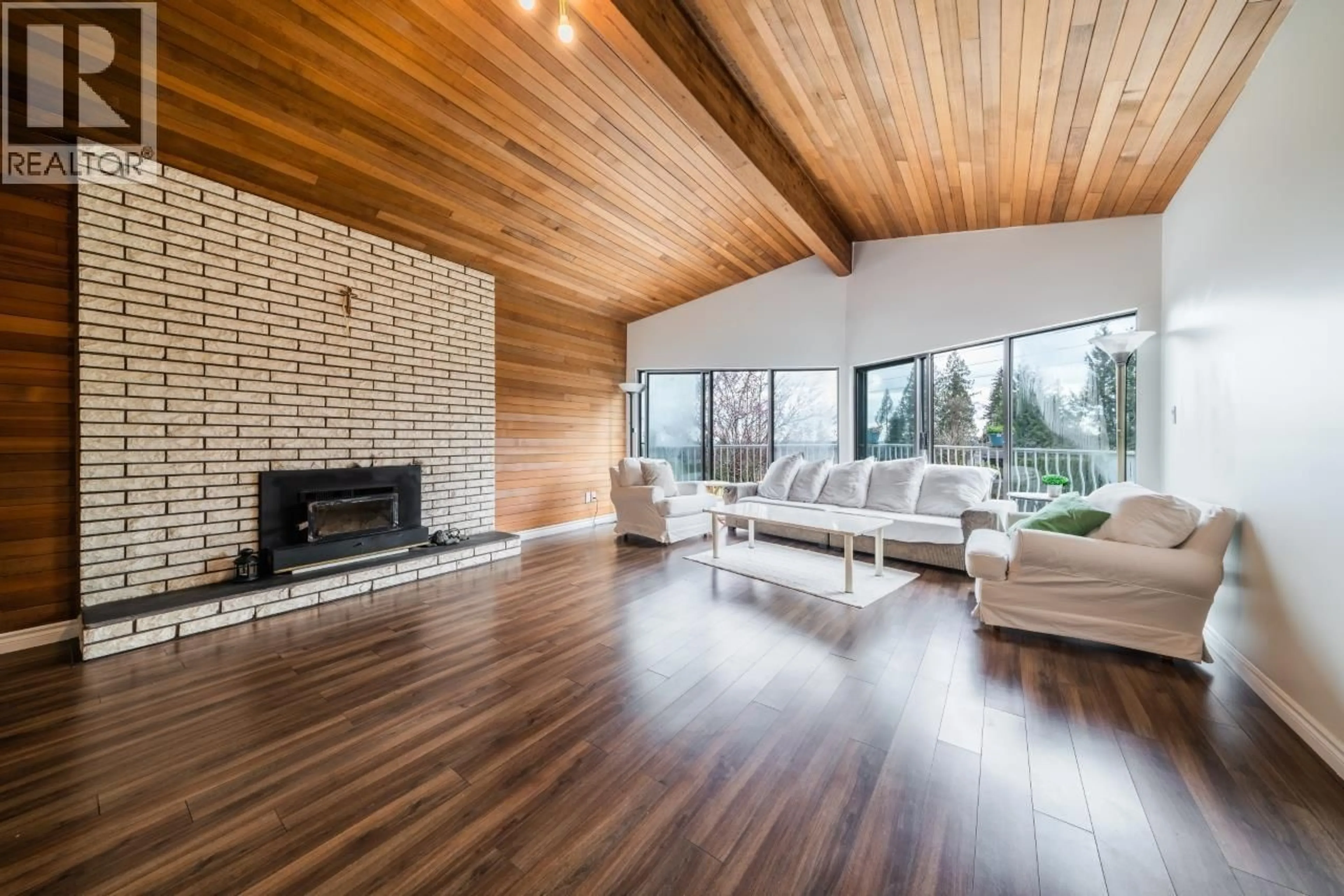 Living room with furniture, wood/laminate floor for 3540 BAYCREST AVENUE, Coquitlam British Columbia V3B2W7