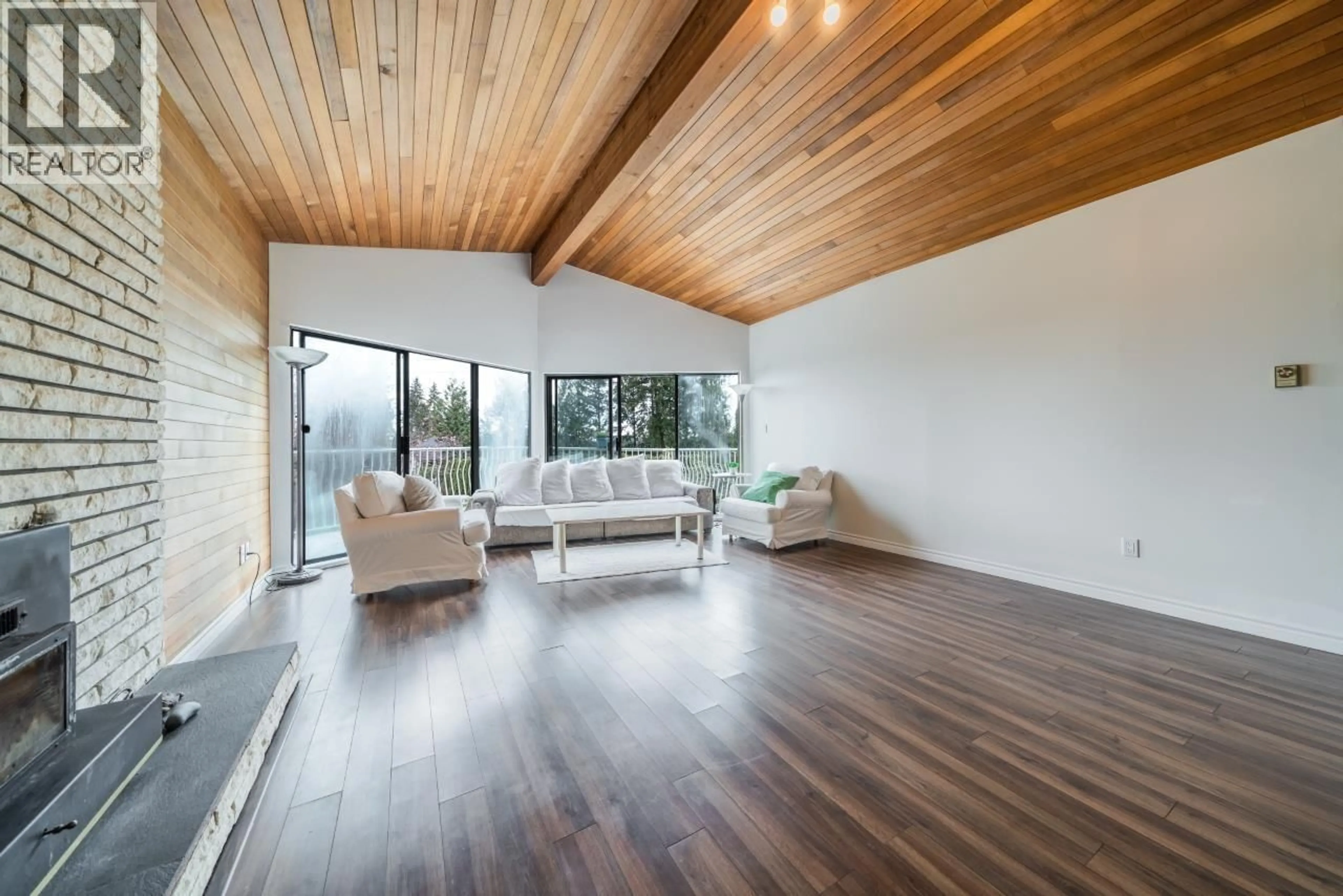 Living room with furniture, wood/laminate floor for 3540 BAYCREST AVENUE, Coquitlam British Columbia V3B2W7