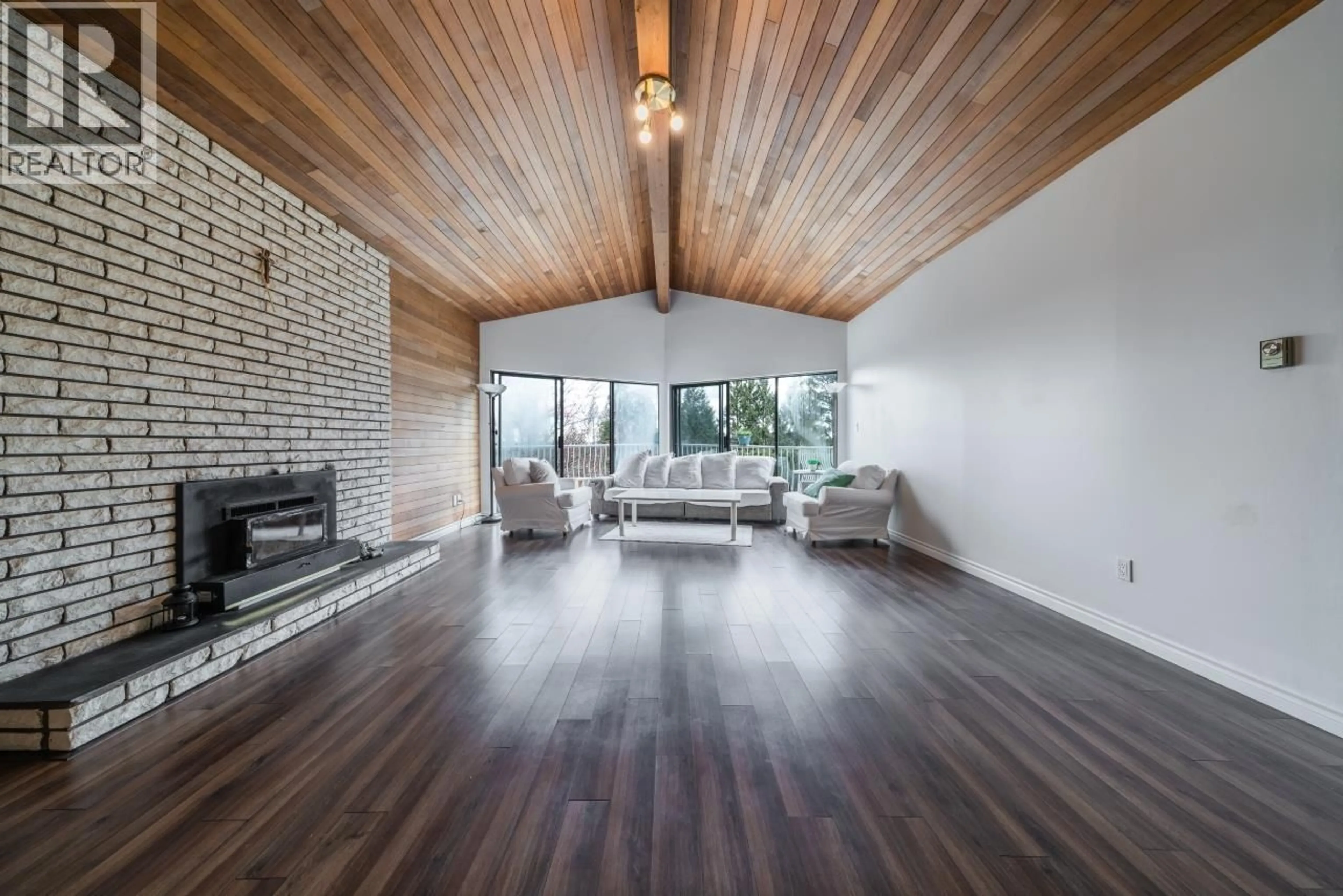 Living room with furniture, wood/laminate floor for 3540 BAYCREST AVENUE, Coquitlam British Columbia V3B2W7