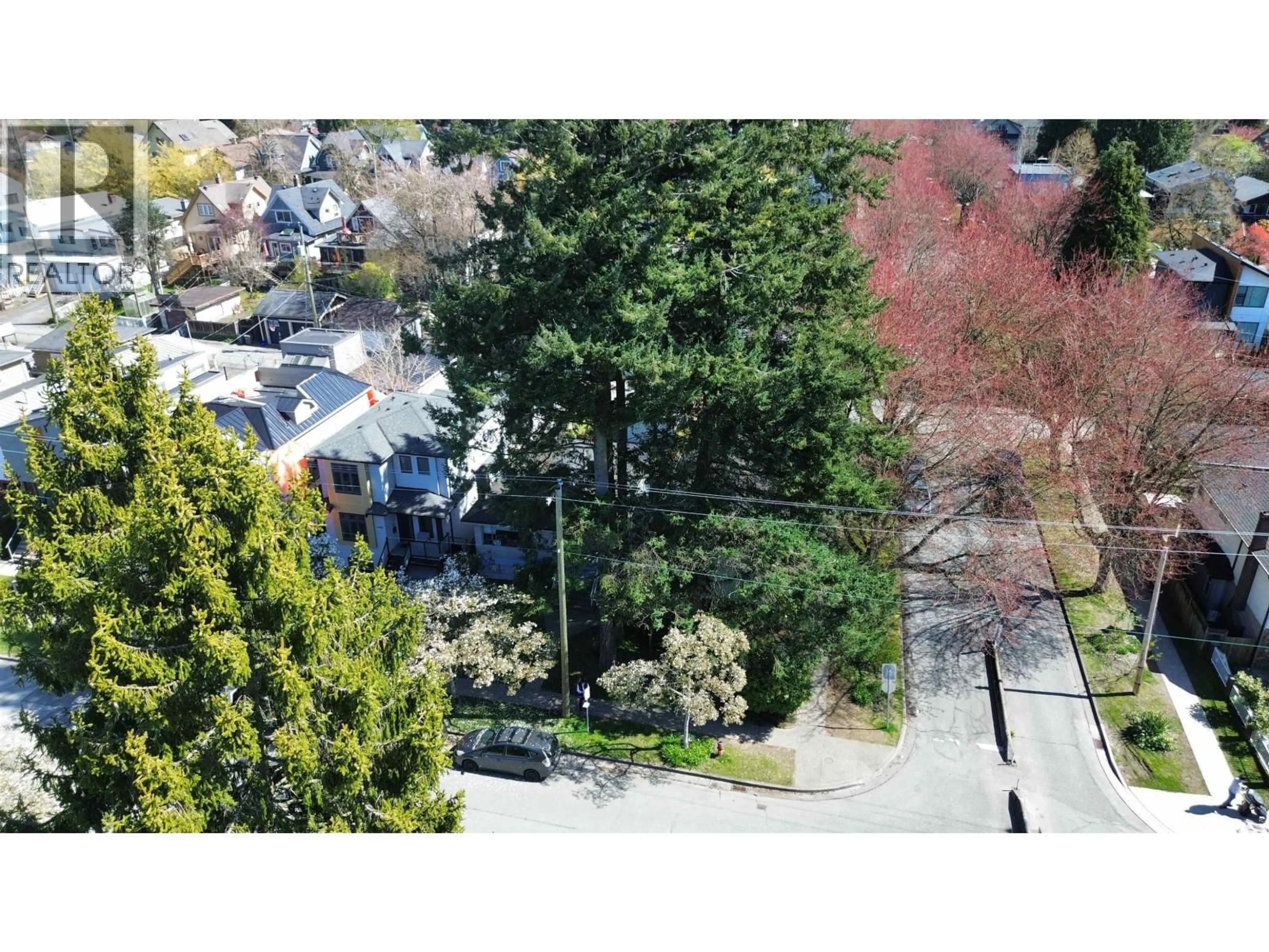 A pic from outside/outdoor area/front of a property/back of a property/a pic from drone, street for 4496 ONTARIO STREET, Vancouver British Columbia V5V3H1