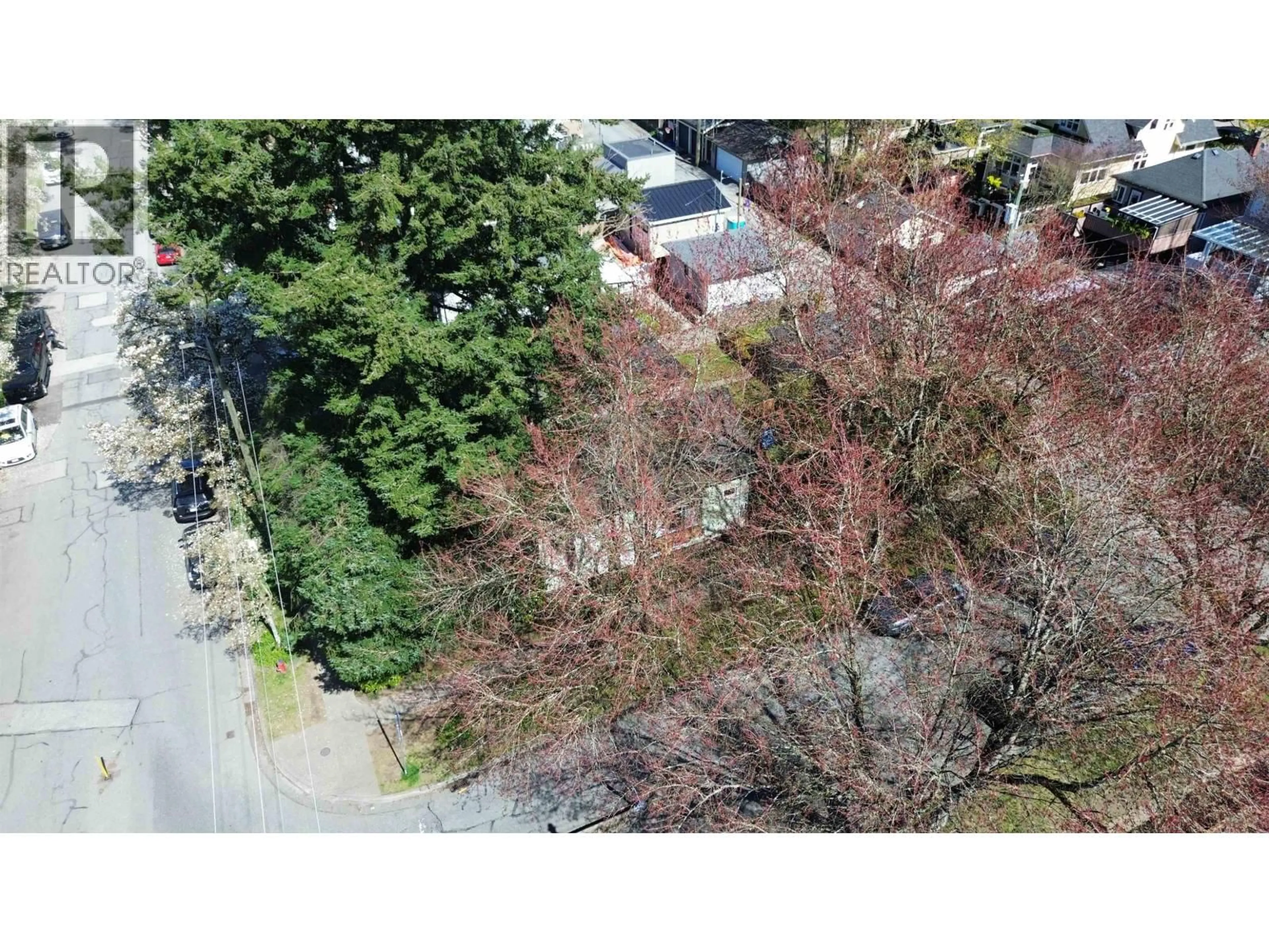 A pic from outside/outdoor area/front of a property/back of a property/a pic from drone, street for 4496 ONTARIO STREET, Vancouver British Columbia V5V3H1