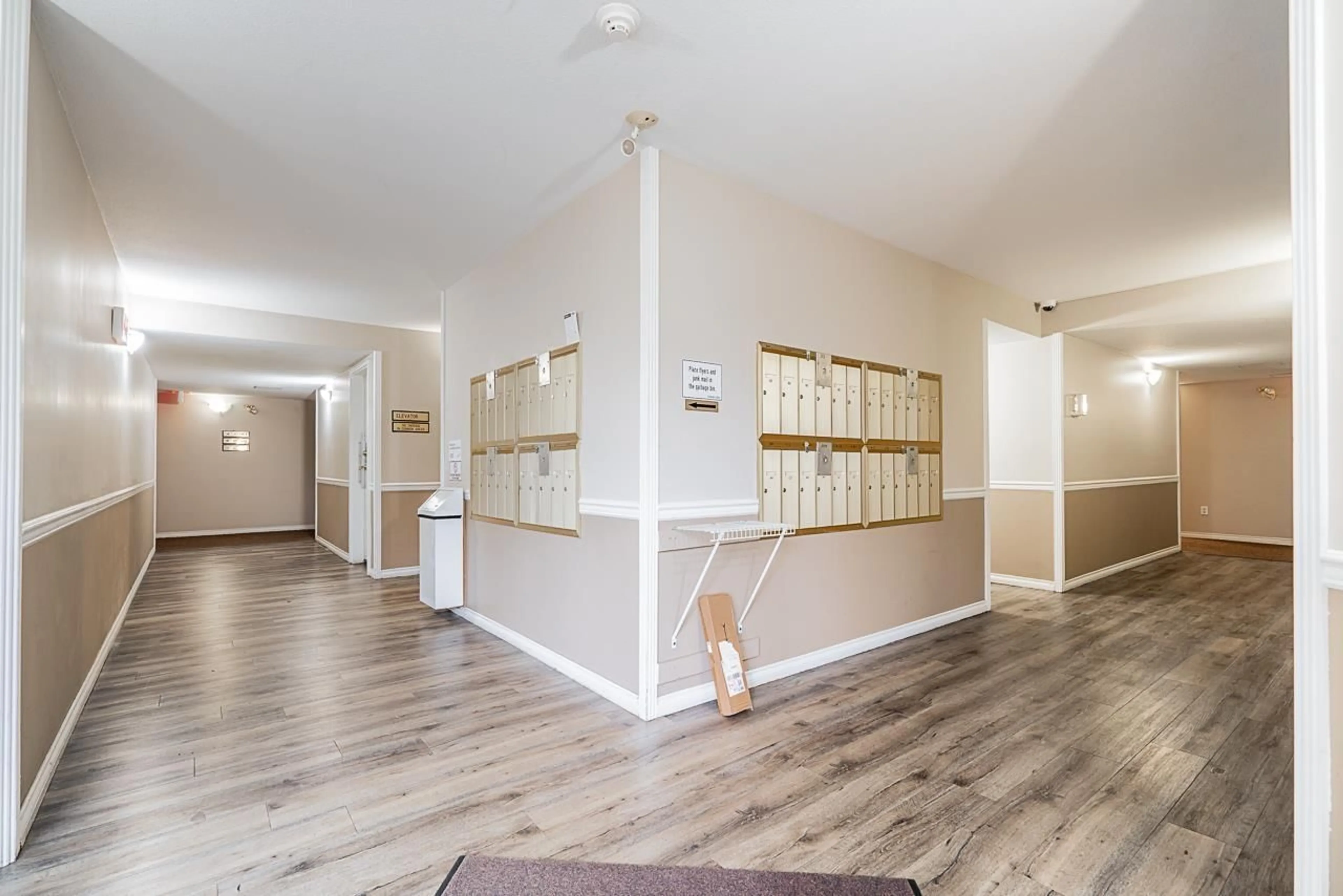 Indoor foyer for 118 - 7694 EVANS ROAD, Chilliwack British Columbia V2R3W3