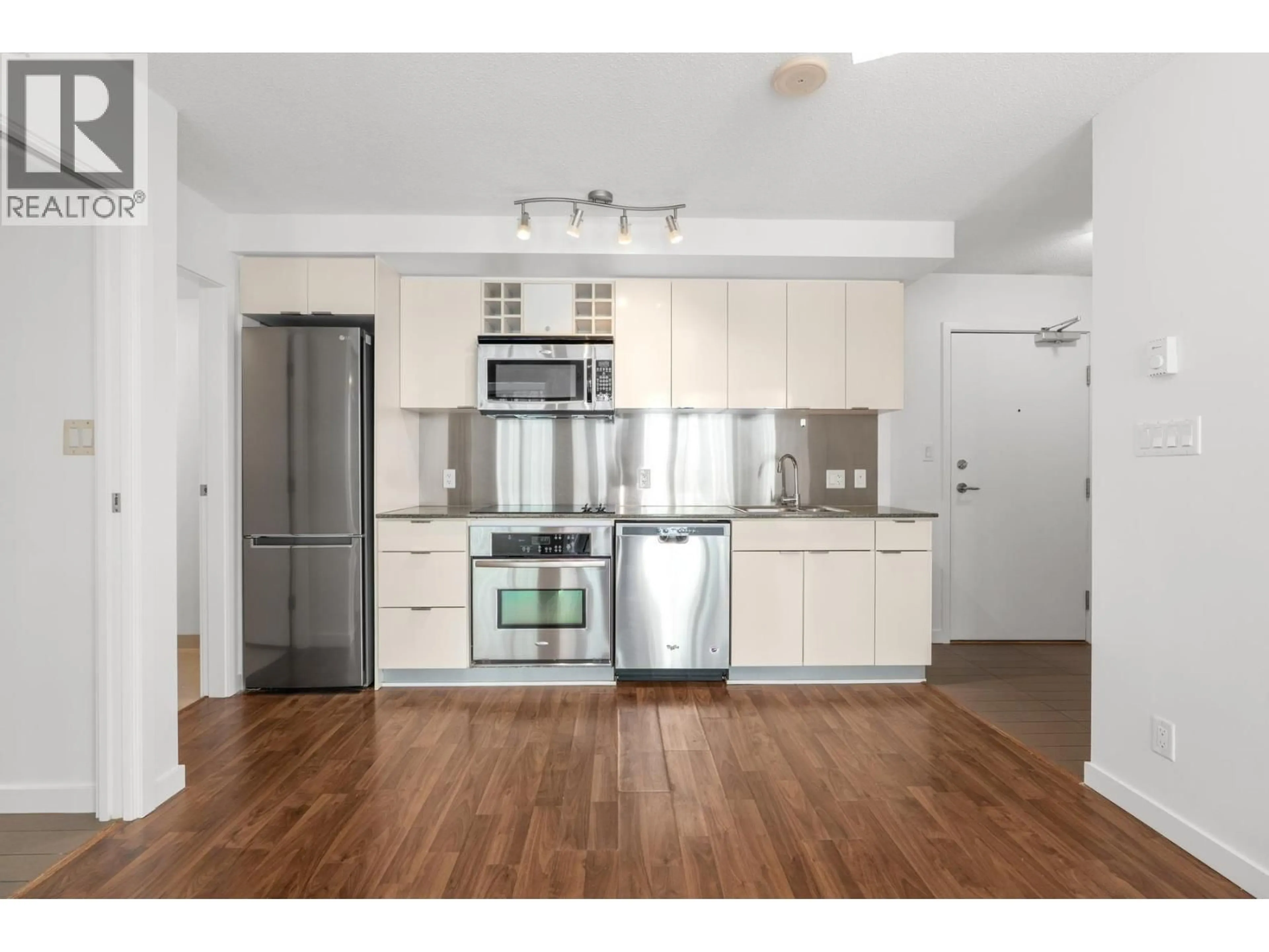 Standard kitchen, wood/laminate floor for 2210 - 233 ROBSON STREET, Vancouver British Columbia V6B0E8