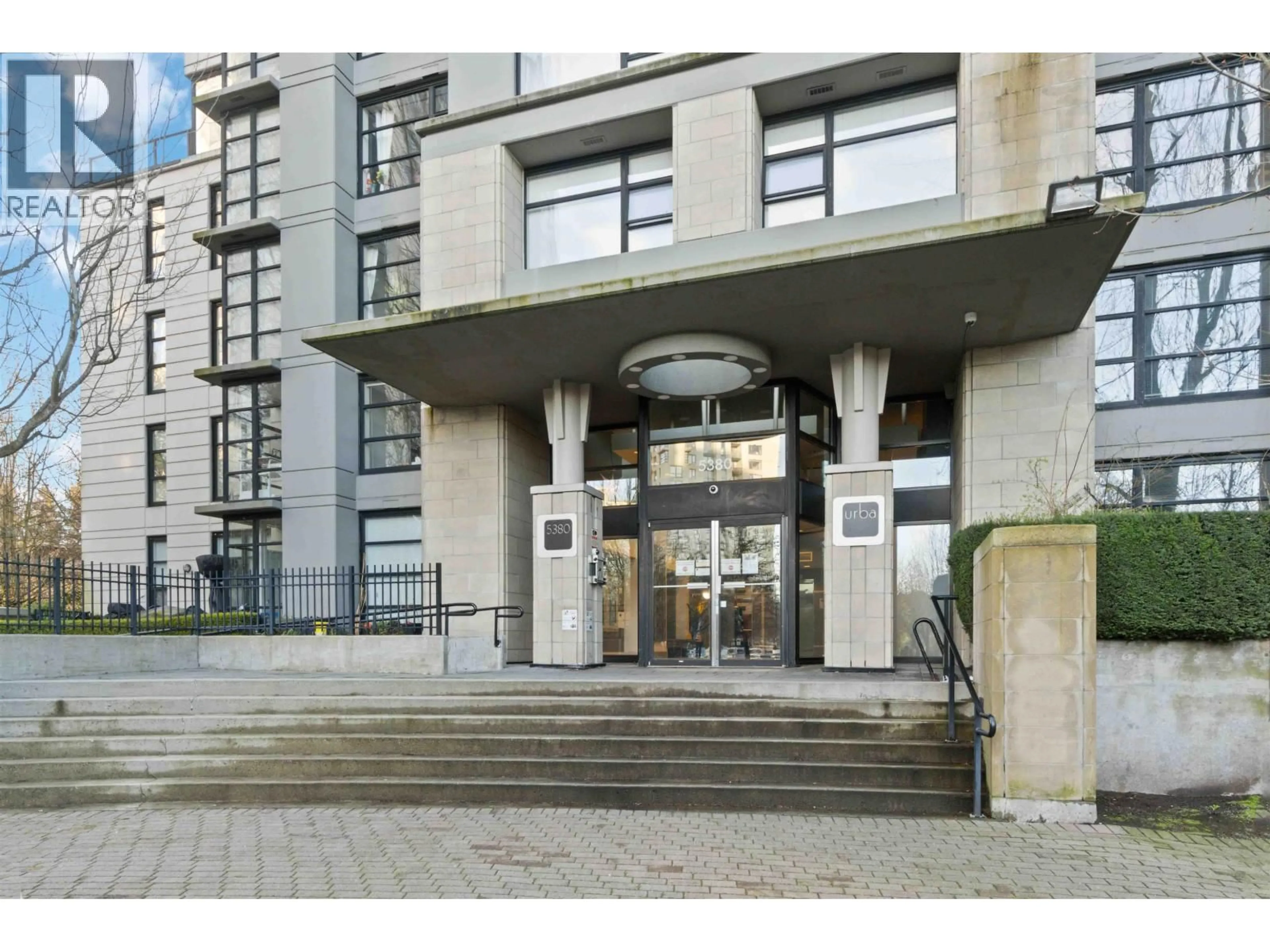 Indoor foyer for 2009 - 5380 OBEN STREET, Vancouver British Columbia V5R6H7