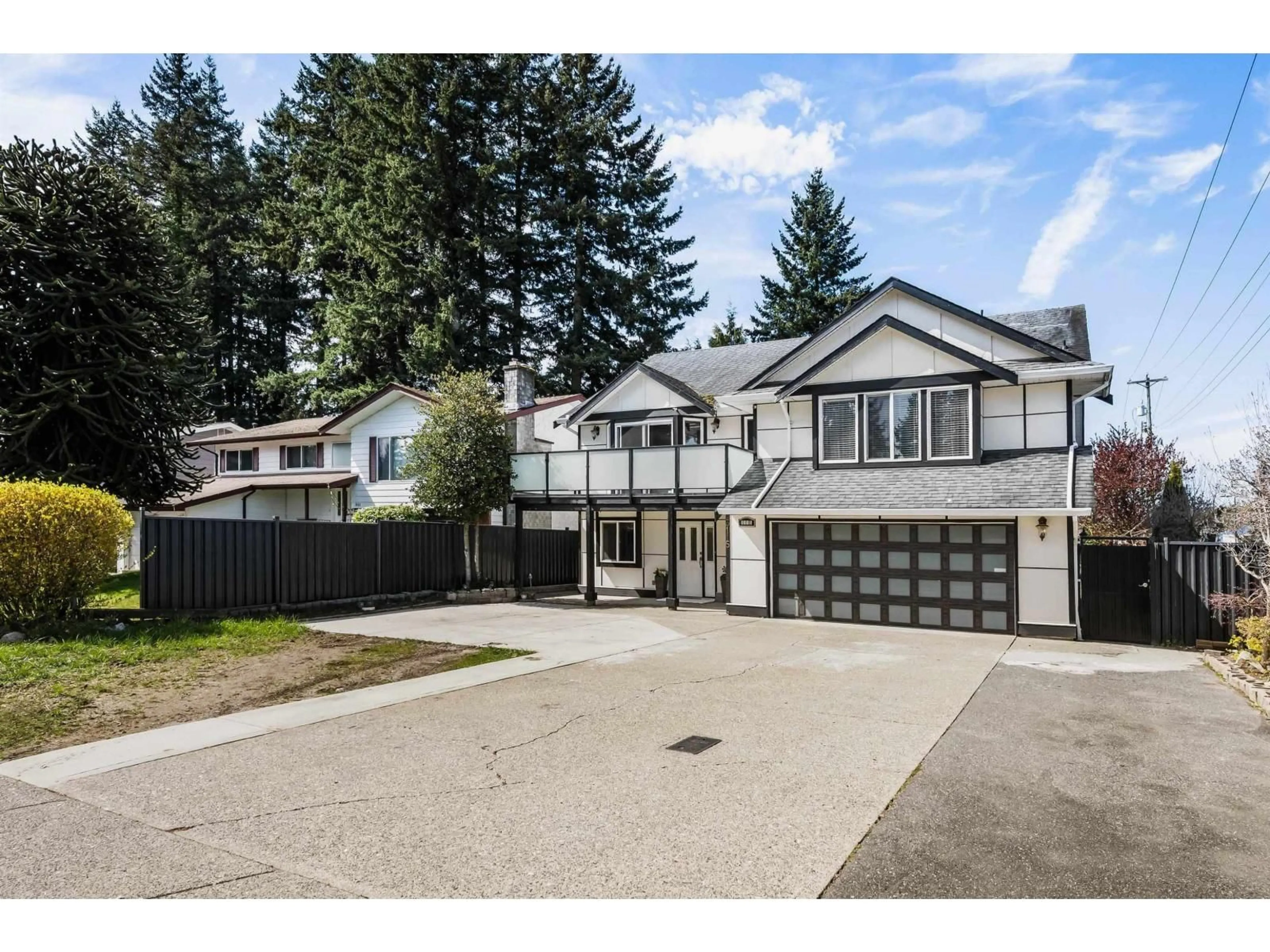 Home with vinyl exterior material, street for 3115 MOUAT DRIVE, Abbotsford British Columbia V2T4E5